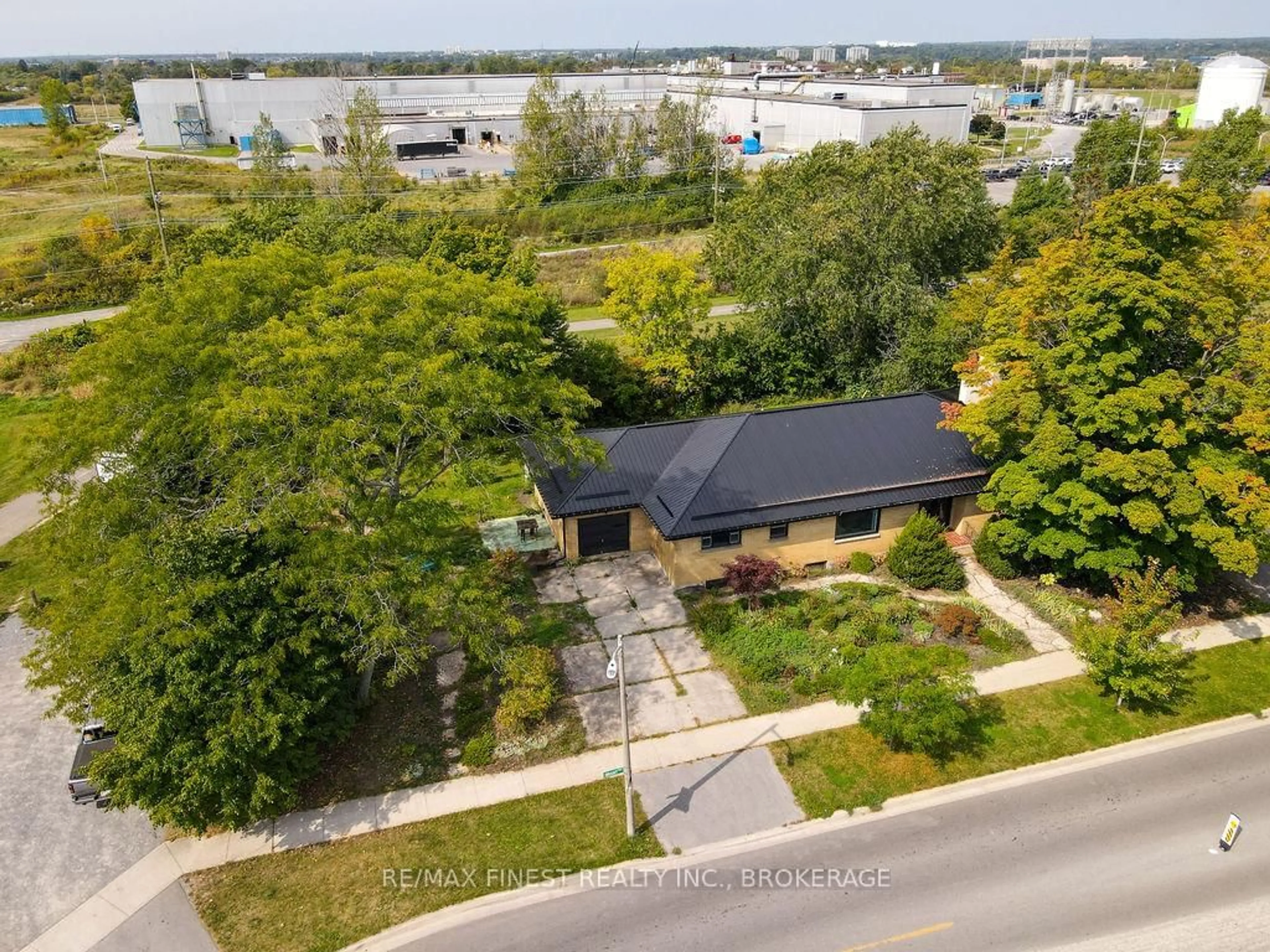 A pic from outside/outdoor area/front of a property/back of a property/a pic from drone, water/lake/river/ocean view for 10 Brant Ave, Kingston Ontario K7K 4V1