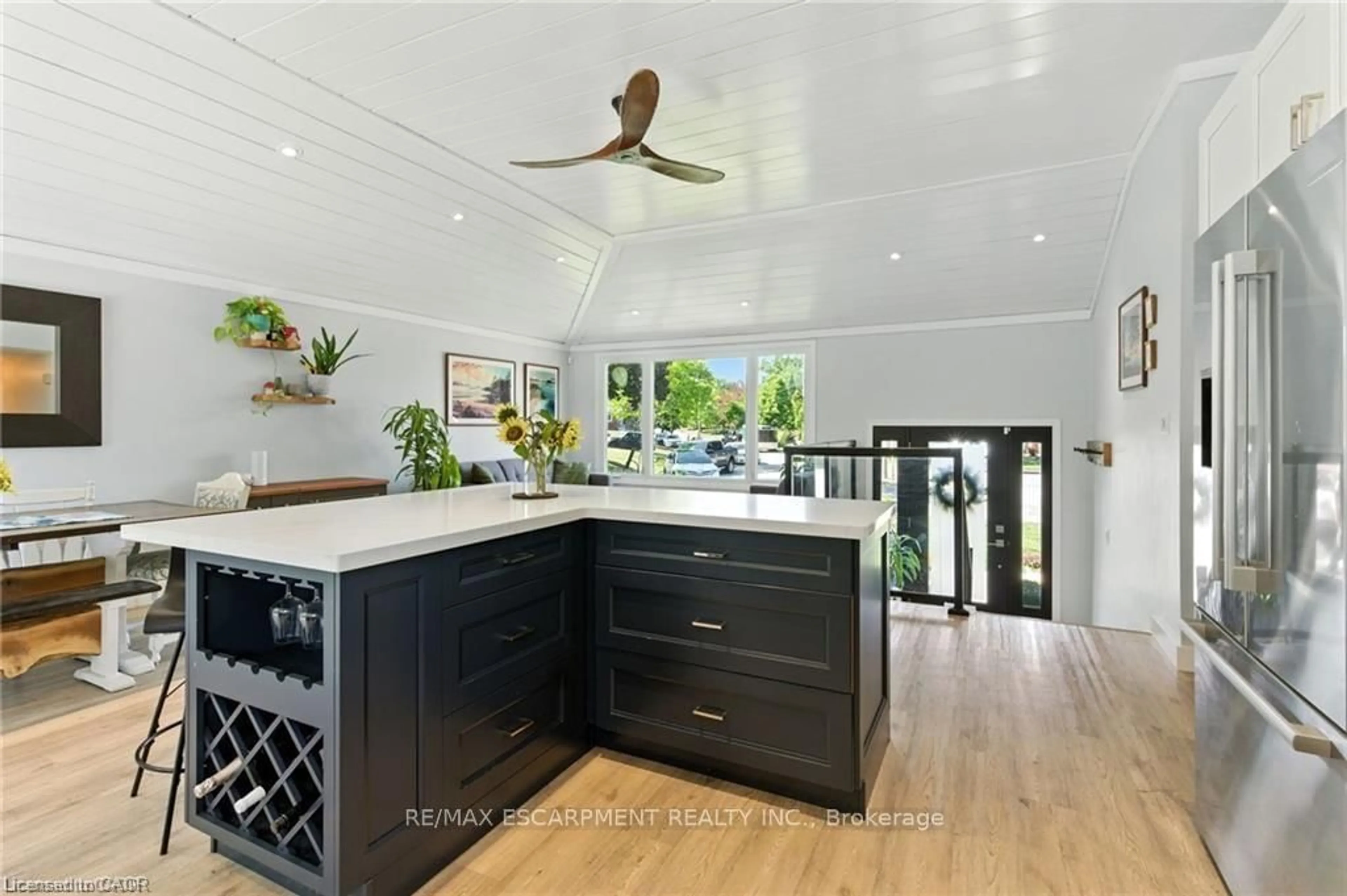 Open concept kitchen, unknown for 19 Wallace Pl, Haldimand Ontario N3W 1G4