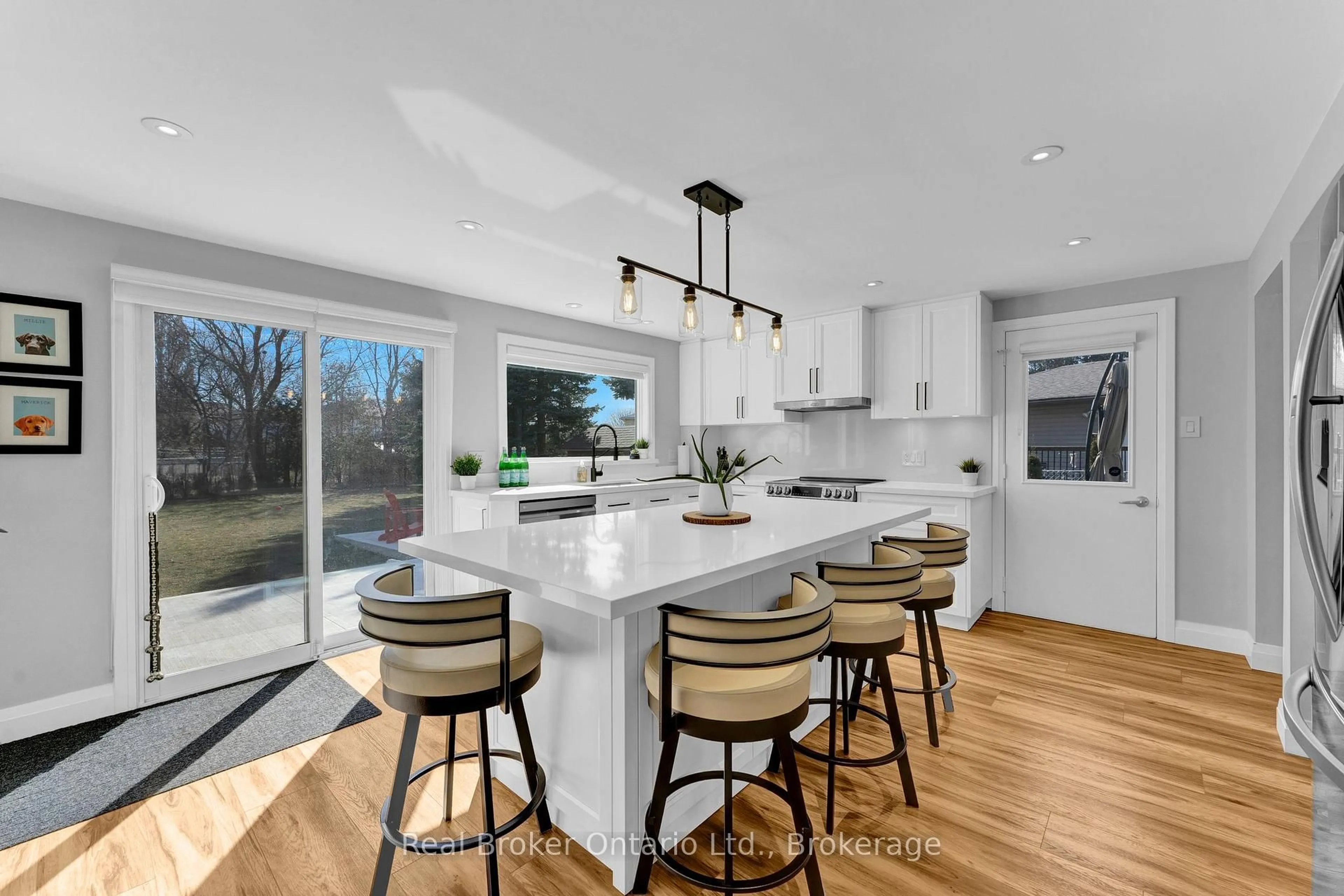 Open concept kitchen, unknown for 19 HORNBY Crt, Cambridge Ontario N1R 7J7