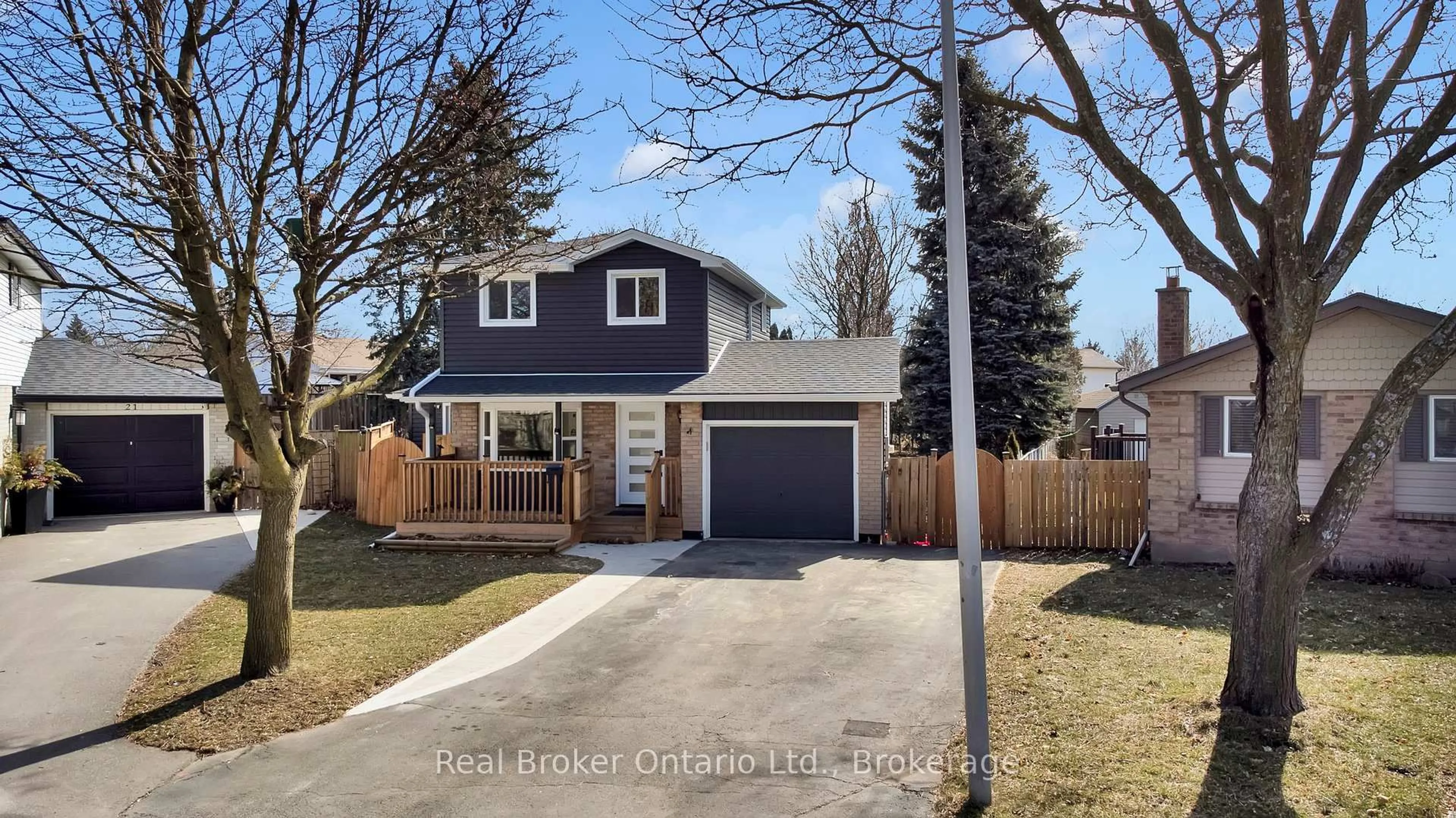 Home with vinyl exterior material, street for 19 HORNBY Crt, Cambridge Ontario N1R 7J7