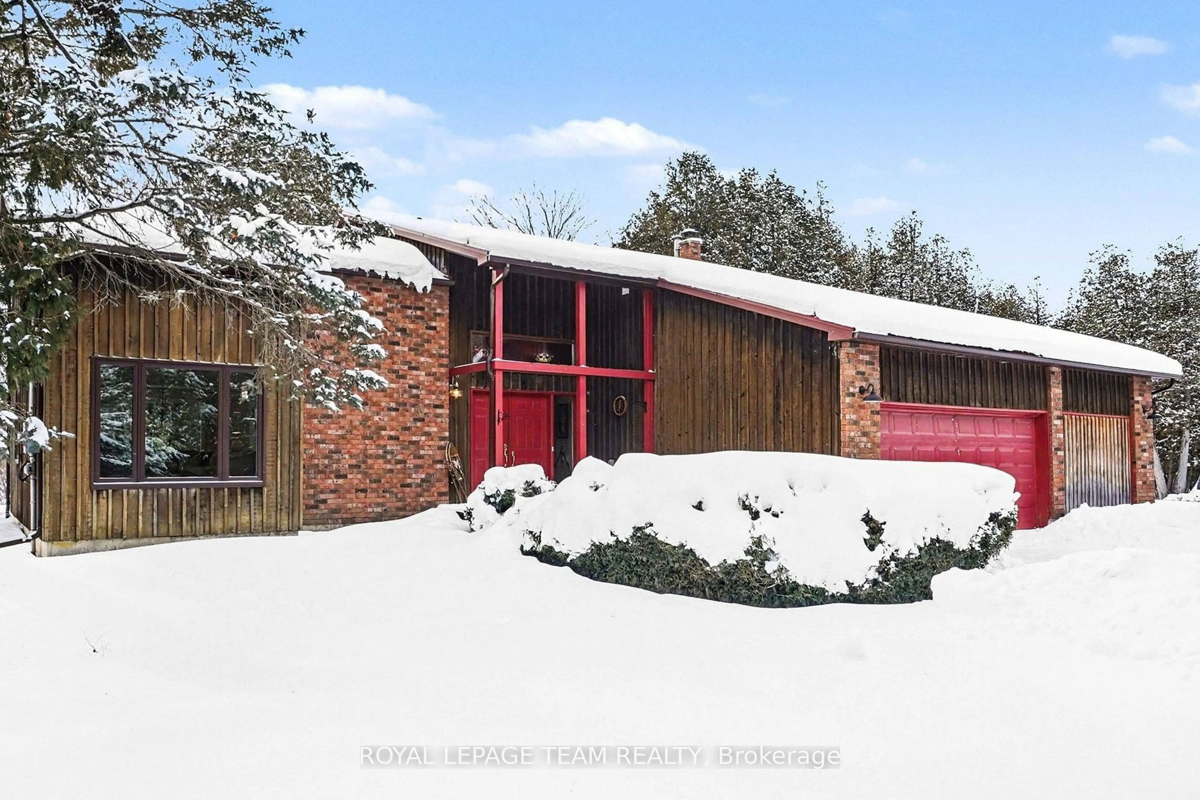 A pic from outside/outdoor area/front of a property/back of a property/a pic from drone, building for 2249 McGovern Rd, North Grenville Ontario K0G 1S0