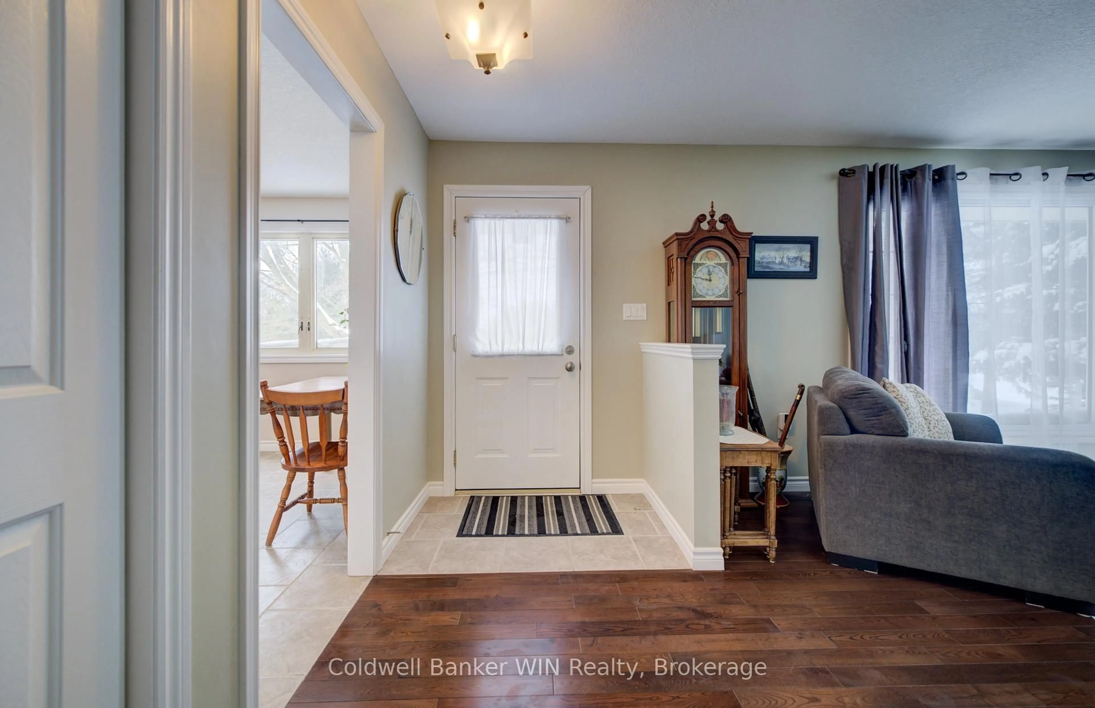 Indoor entryway for 29 John St, Minto Ontario N0G 1M0