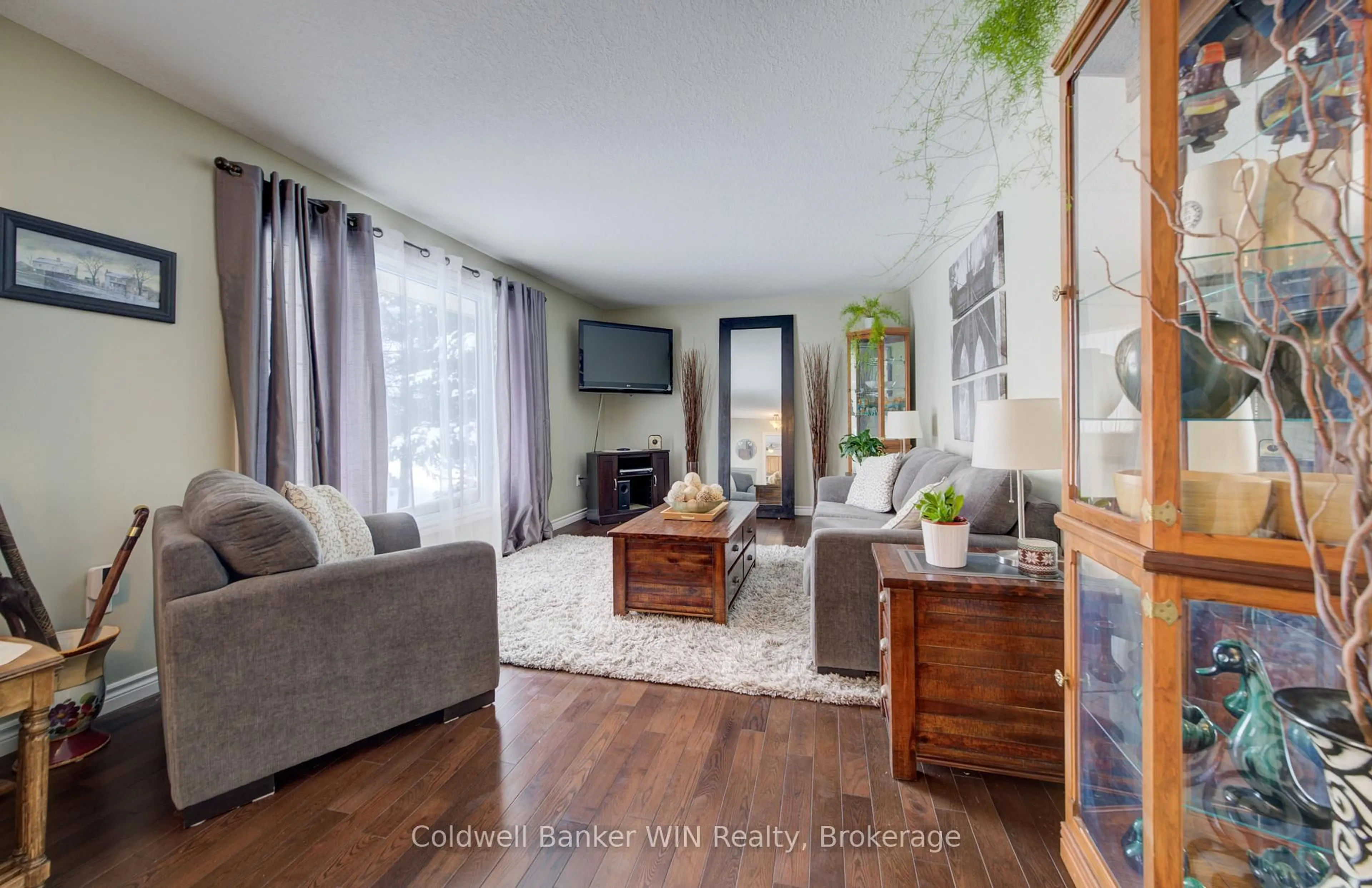 Living room with furniture, wood/laminate floor for 29 John St, Minto Ontario N0G 1M0