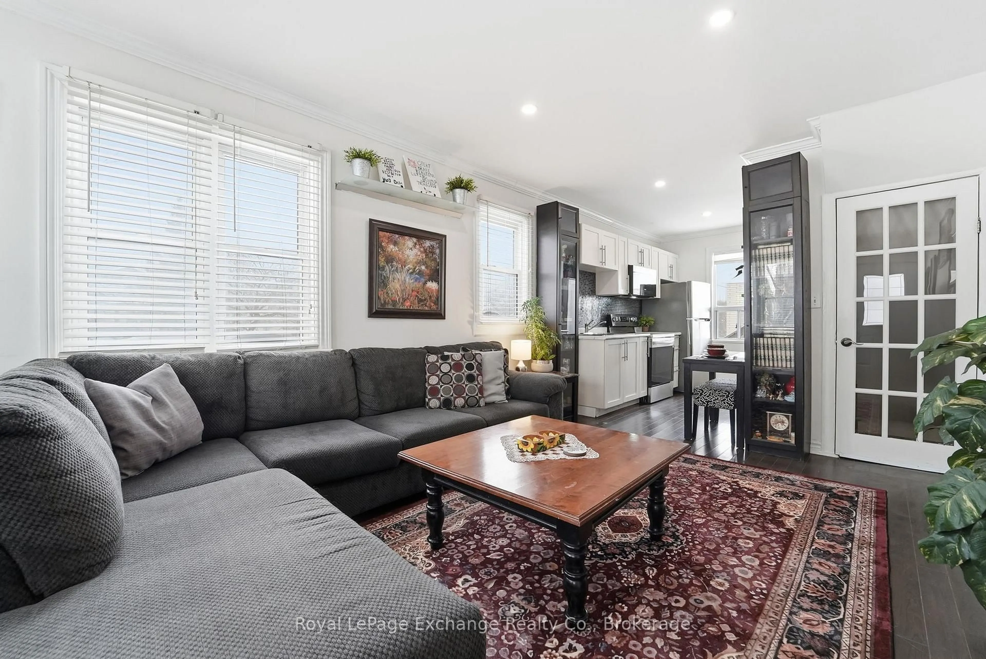 Living room with furniture, unknown for 967 Huron Terr, Kincardine Ontario N2Z 2Y1