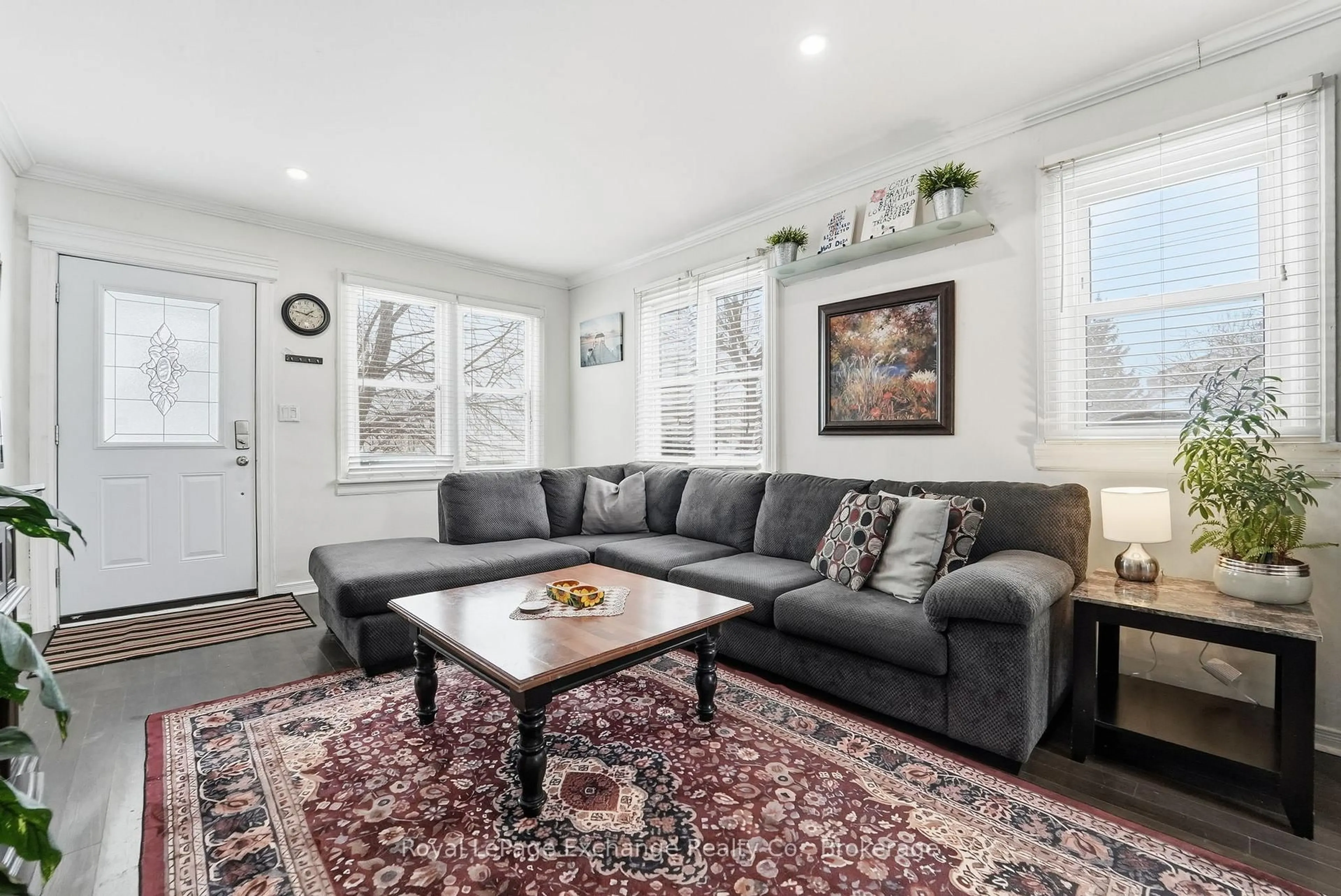 Living room with furniture, unknown for 967 Huron Terr, Kincardine Ontario N2Z 2Y1