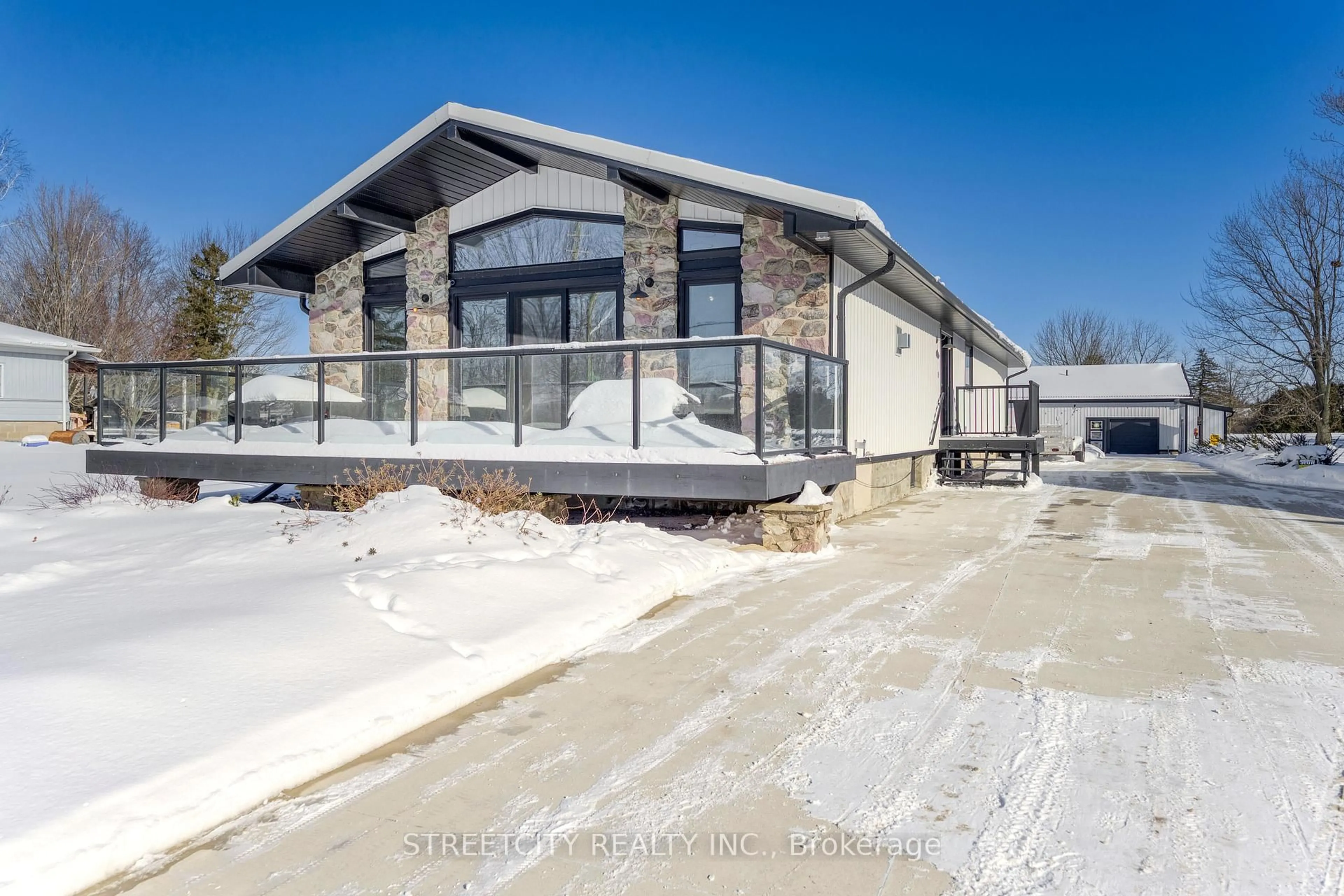 Unknown for 747 Broadway St, Plympton-Wyoming Ontario N0N 1T0