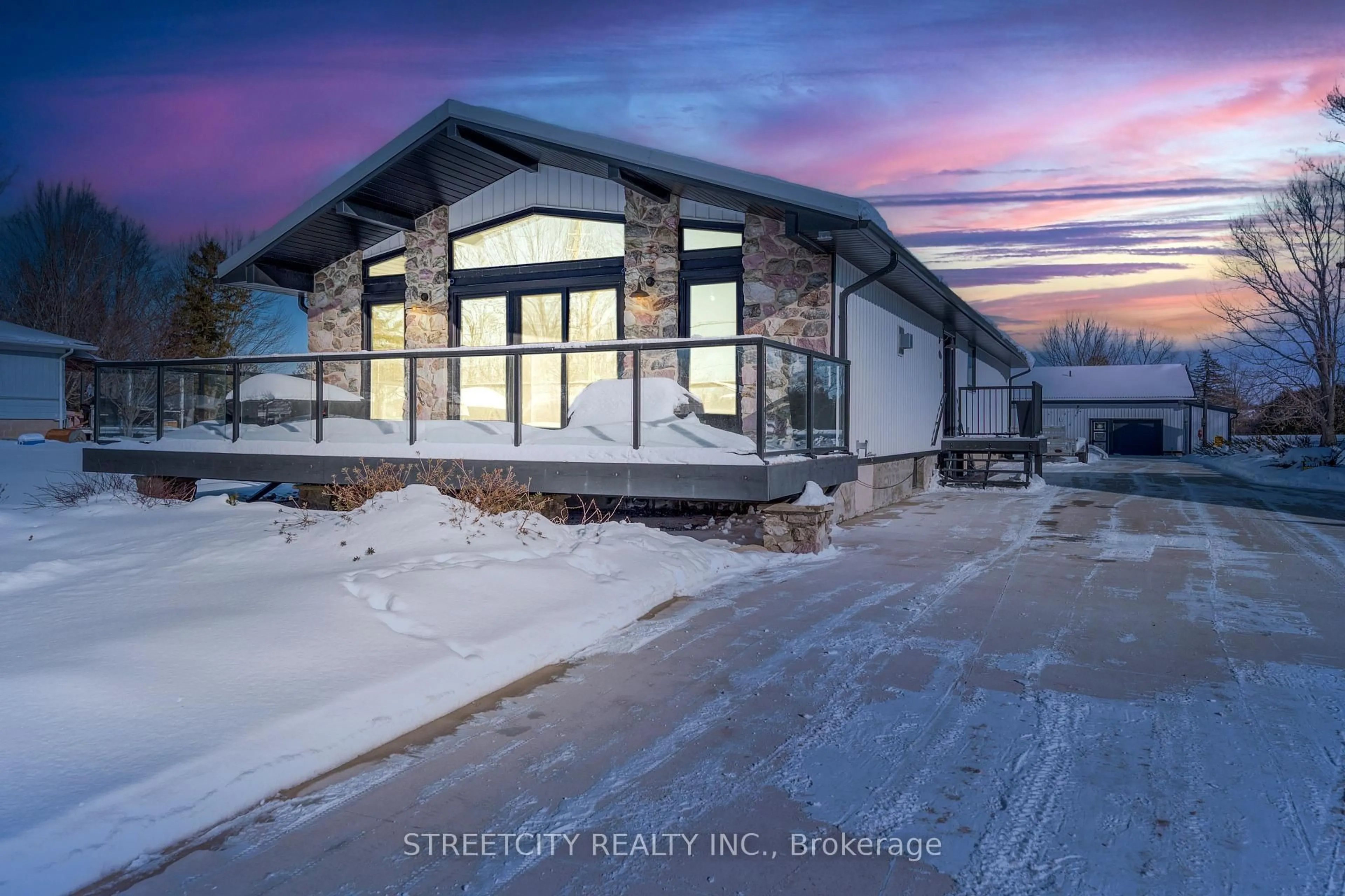 Unknown for 747 Broadway St, Plympton-Wyoming Ontario N0N 1T0