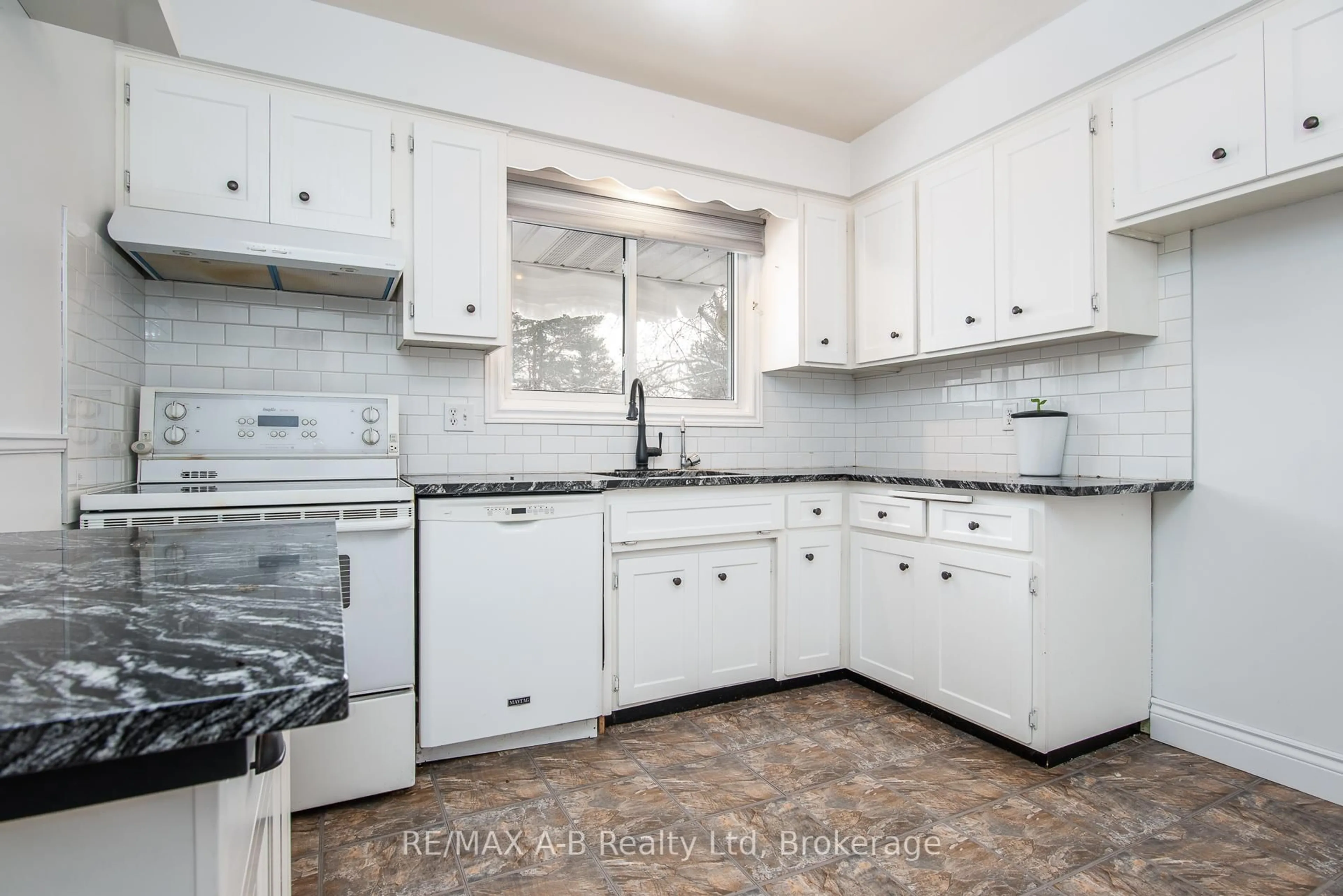 Standard kitchen, unknown for 113 Hastings Crt, Wilmot Ontario N3A 2T4