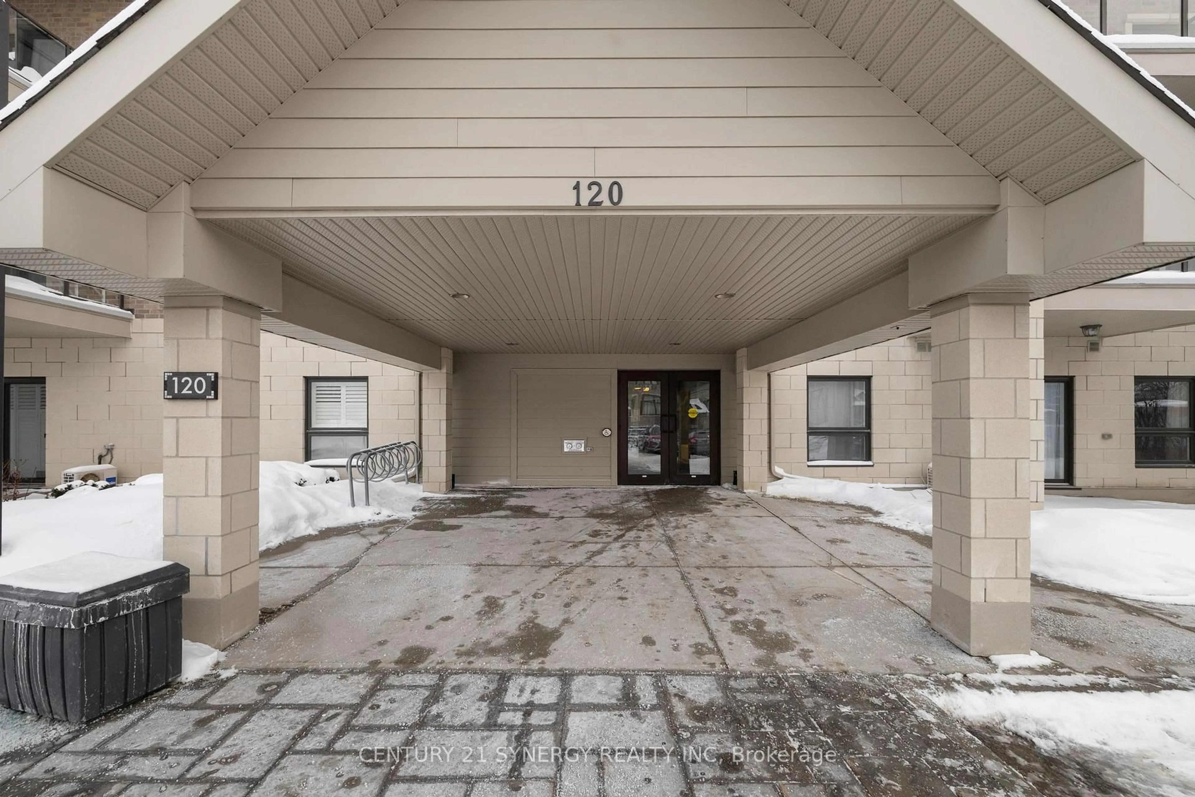 Indoor foyer for 120 Prestige Circ #414, Ottawa Ontario K4A 1B4