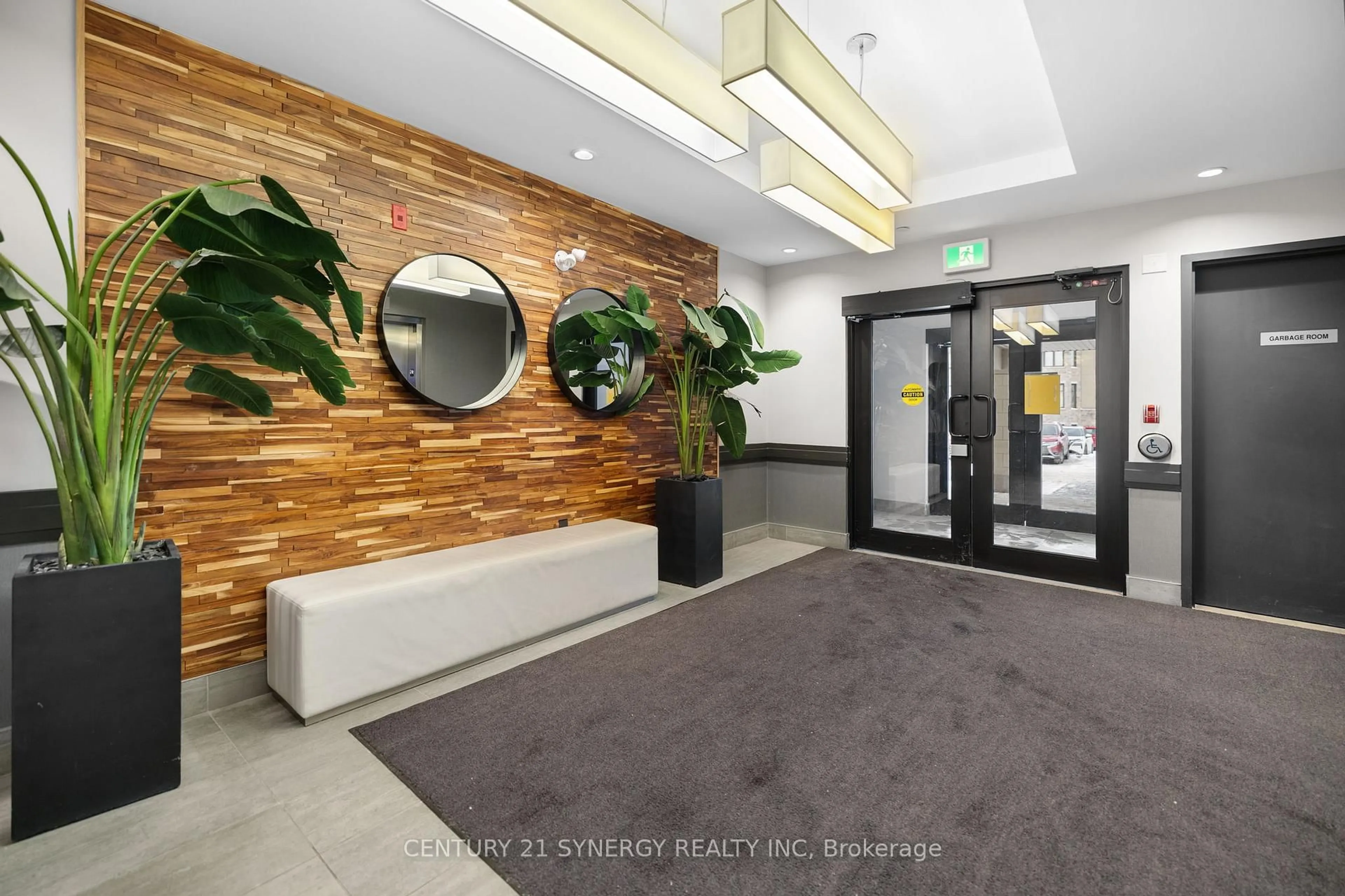 Indoor foyer for 120 Prestige Circ #414, Ottawa Ontario K4A 1B4