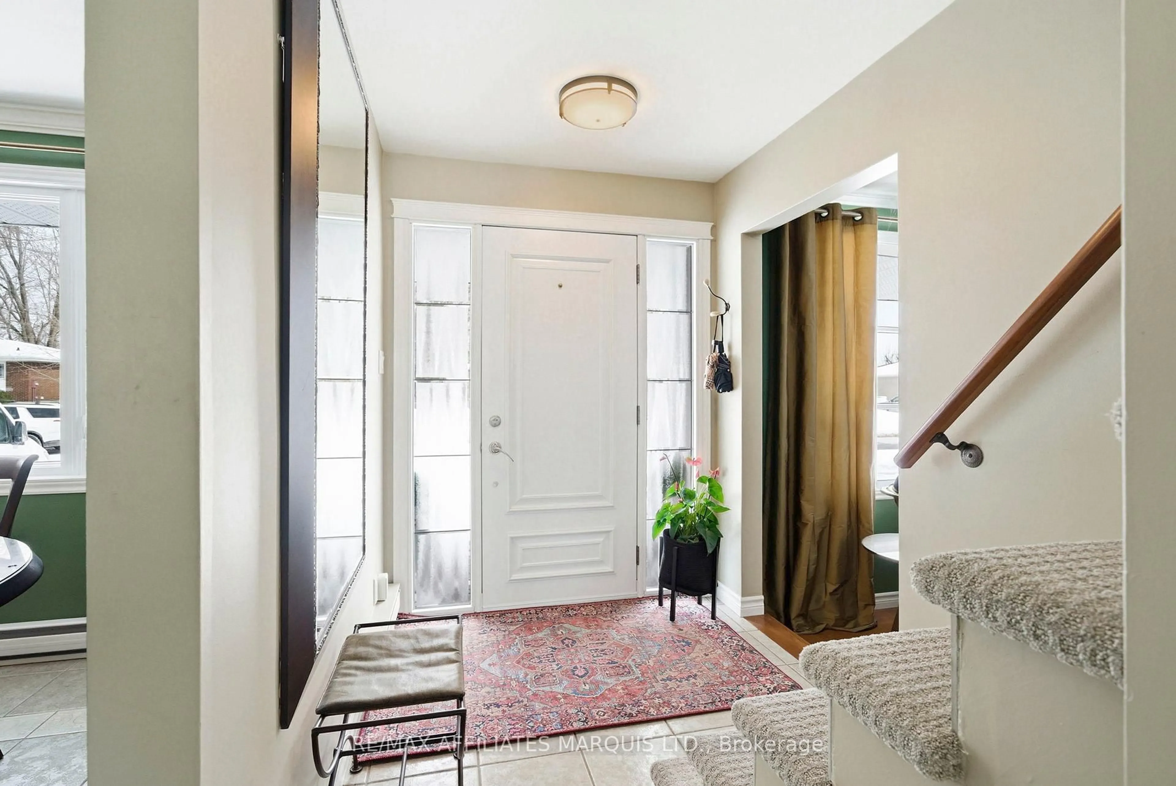 Indoor entryway for 530 Lynwood Dr, Cornwall Ontario K6H 5X5