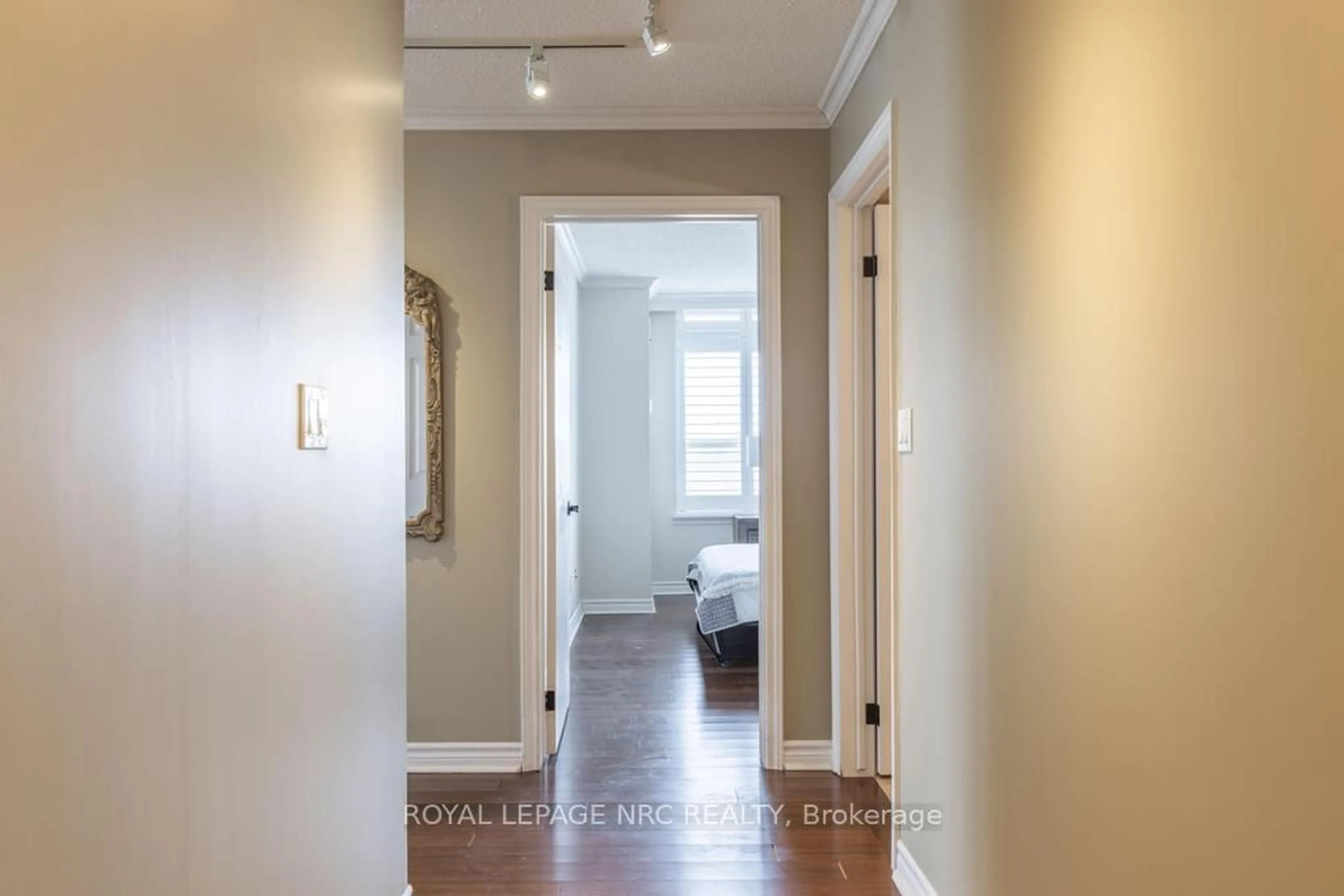 Indoor entryway for 3 Towering Heights Blvd #804, St. Catharines Ontario L2T 4A4