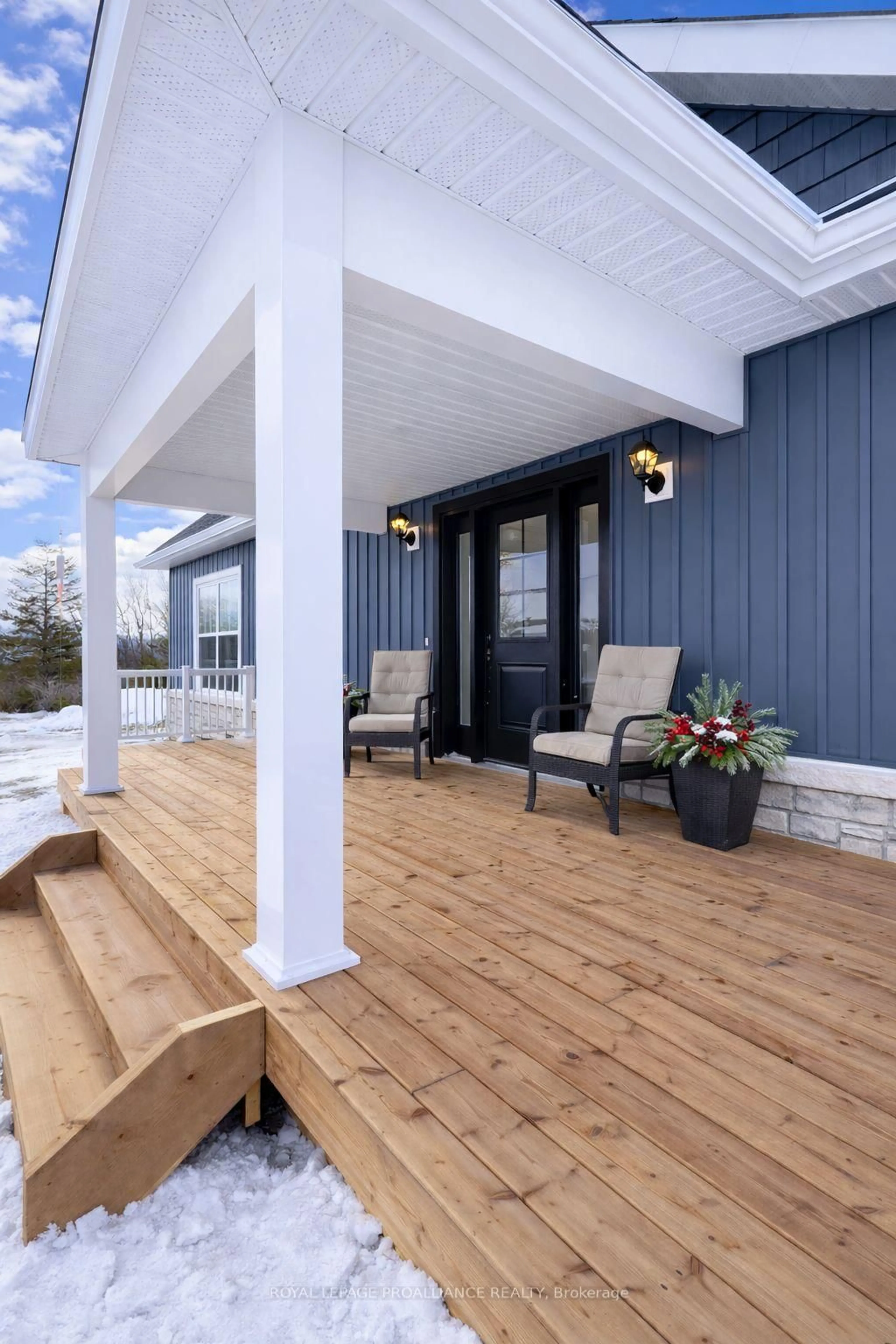 Home with vinyl exterior material, unknown for 4836 45 Highway, Hamilton Township Ontario K7G 2V6