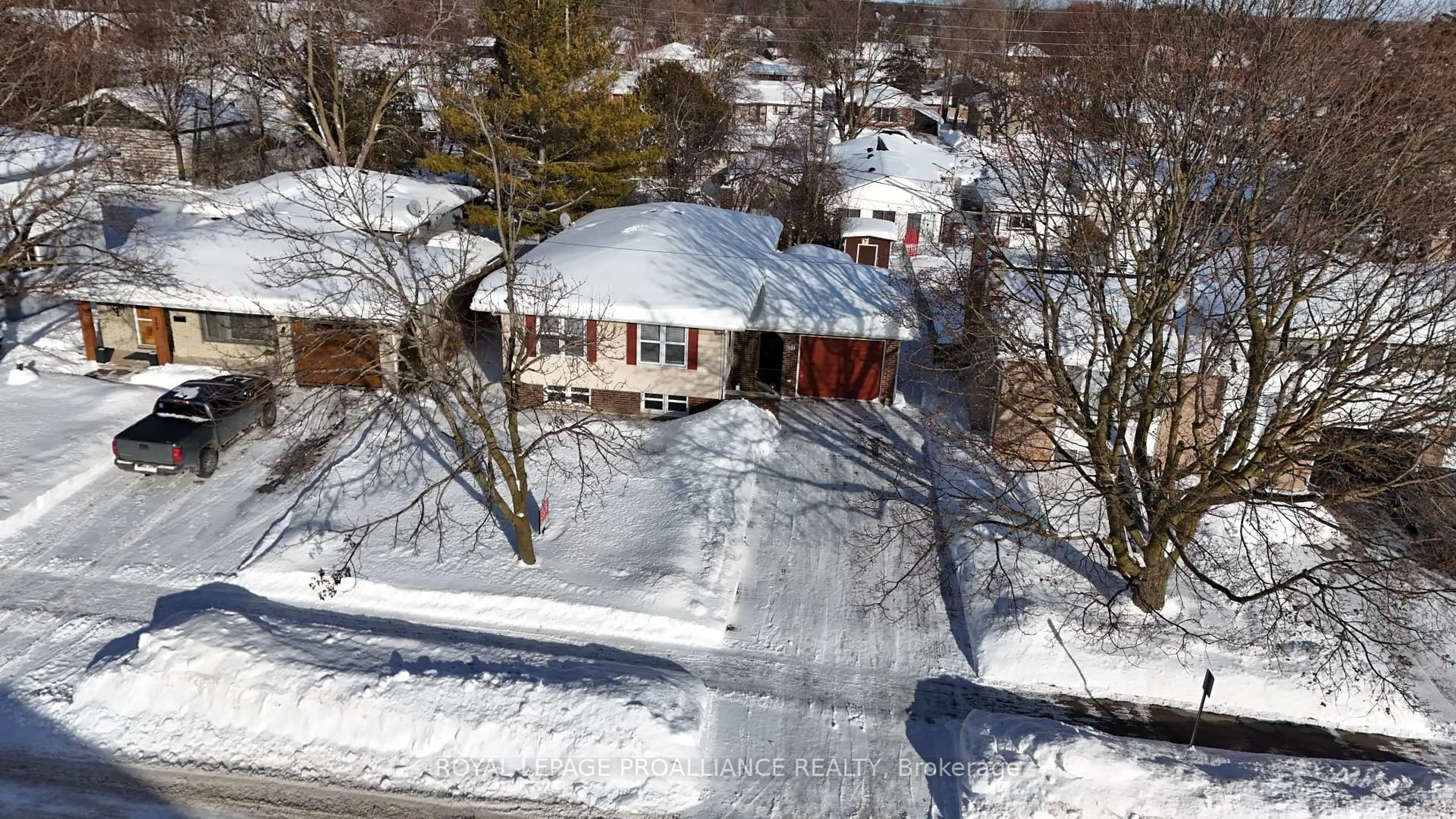 A pic from outside/outdoor area/front of a property/back of a property/a pic from drone, street for 157 Singleton Dr, Belleville Ontario K8N 5H4