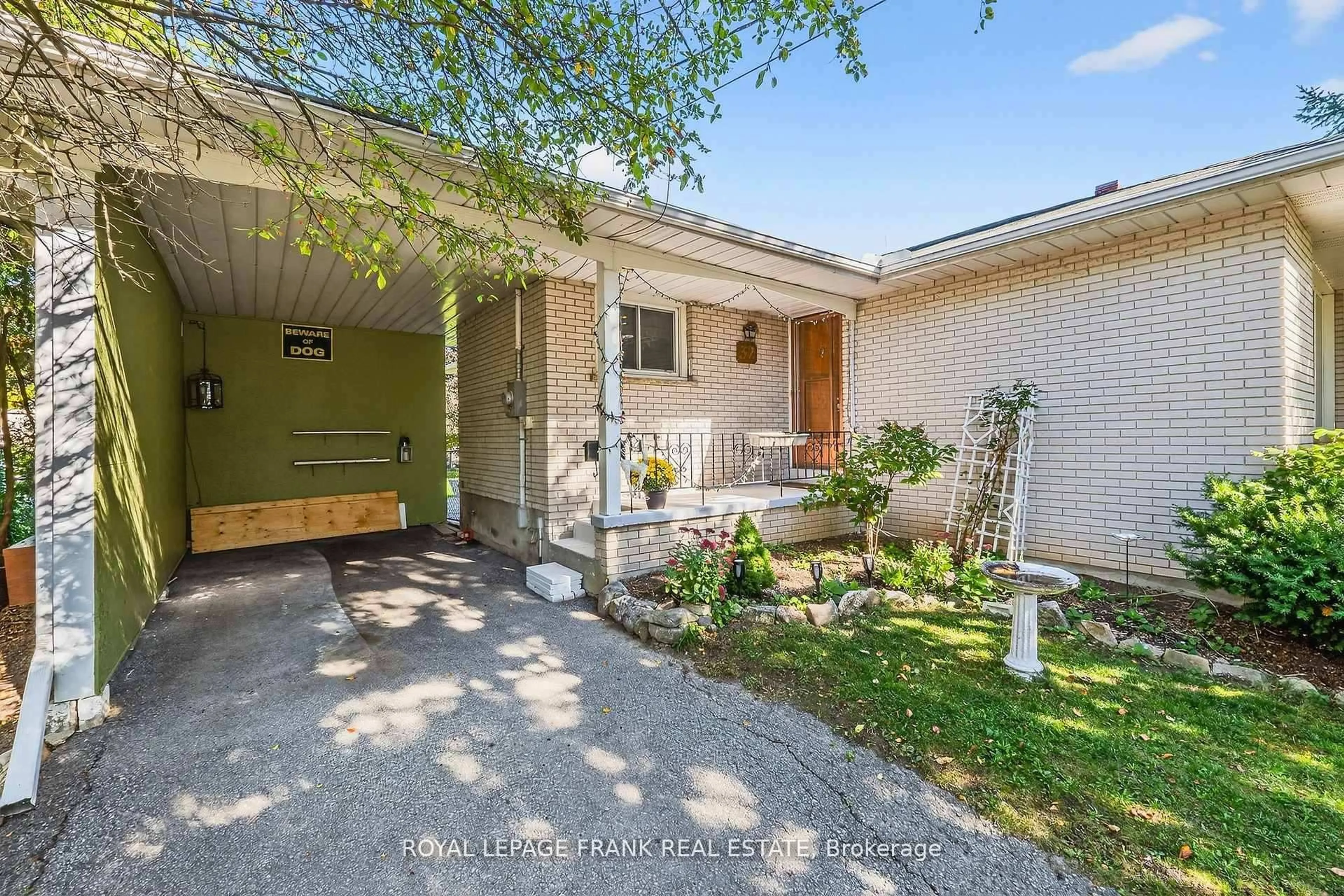 A pic from outside/outdoor area/front of a property/back of a property/a pic from drone, street for 32 Melbourne St, Kawartha Lakes Ontario K9V 1X7