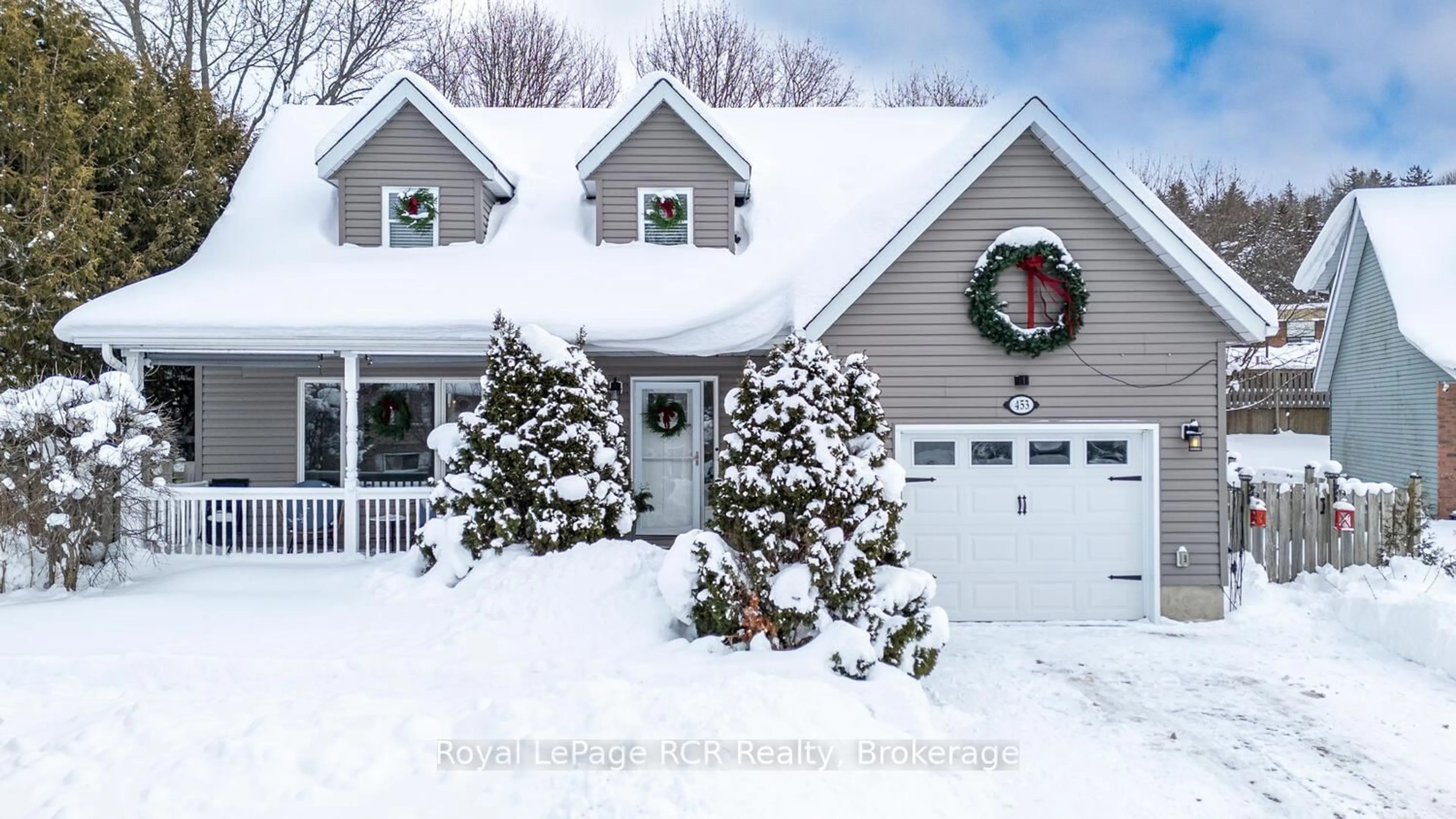 Home with vinyl exterior material, street for 453 8th Ave A Ave, Owen Sound Ontario N4K 6S8