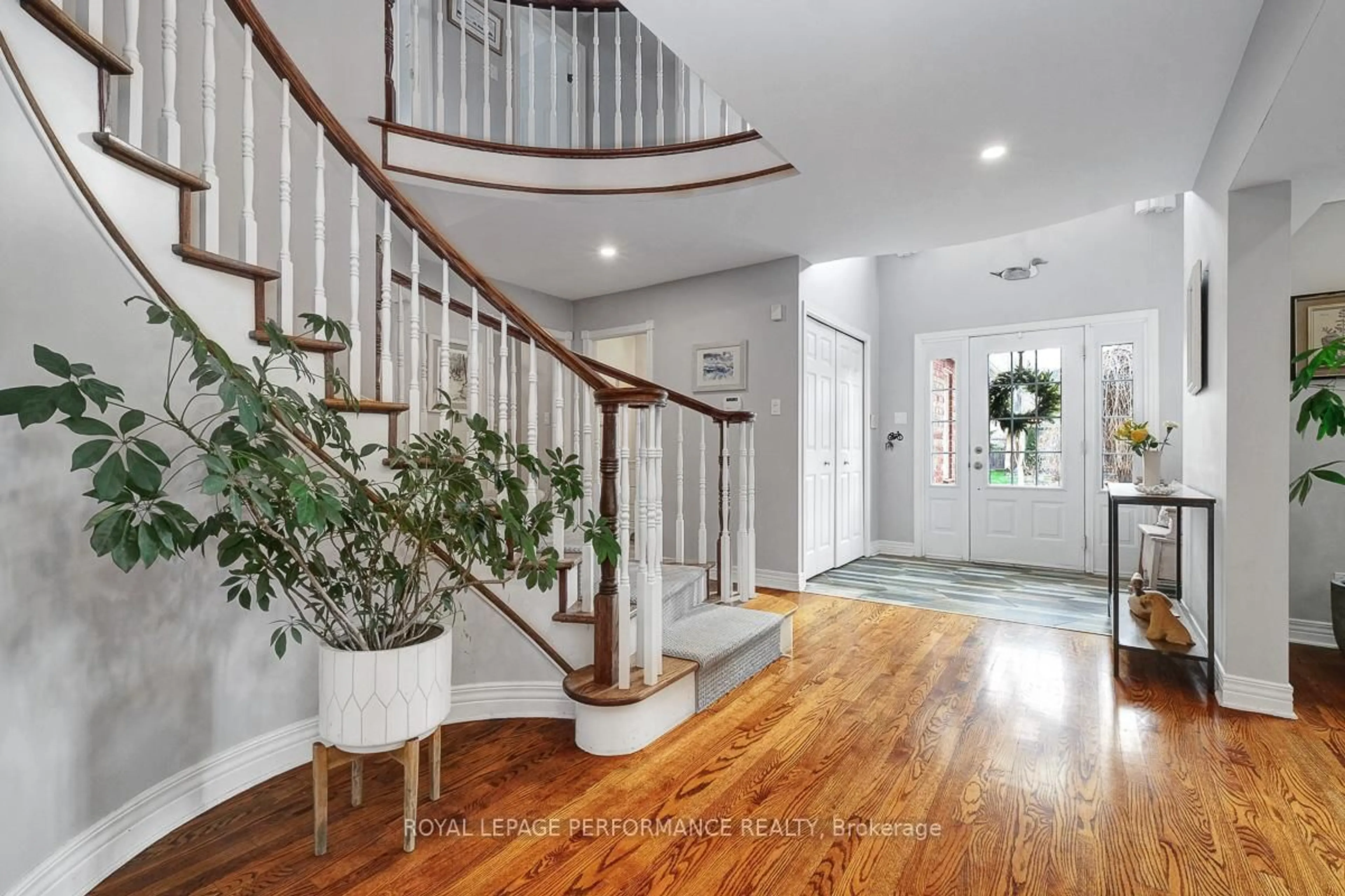 Indoor entryway for 6164 Ravine Way, Ottawa Ontario K1C 7E9