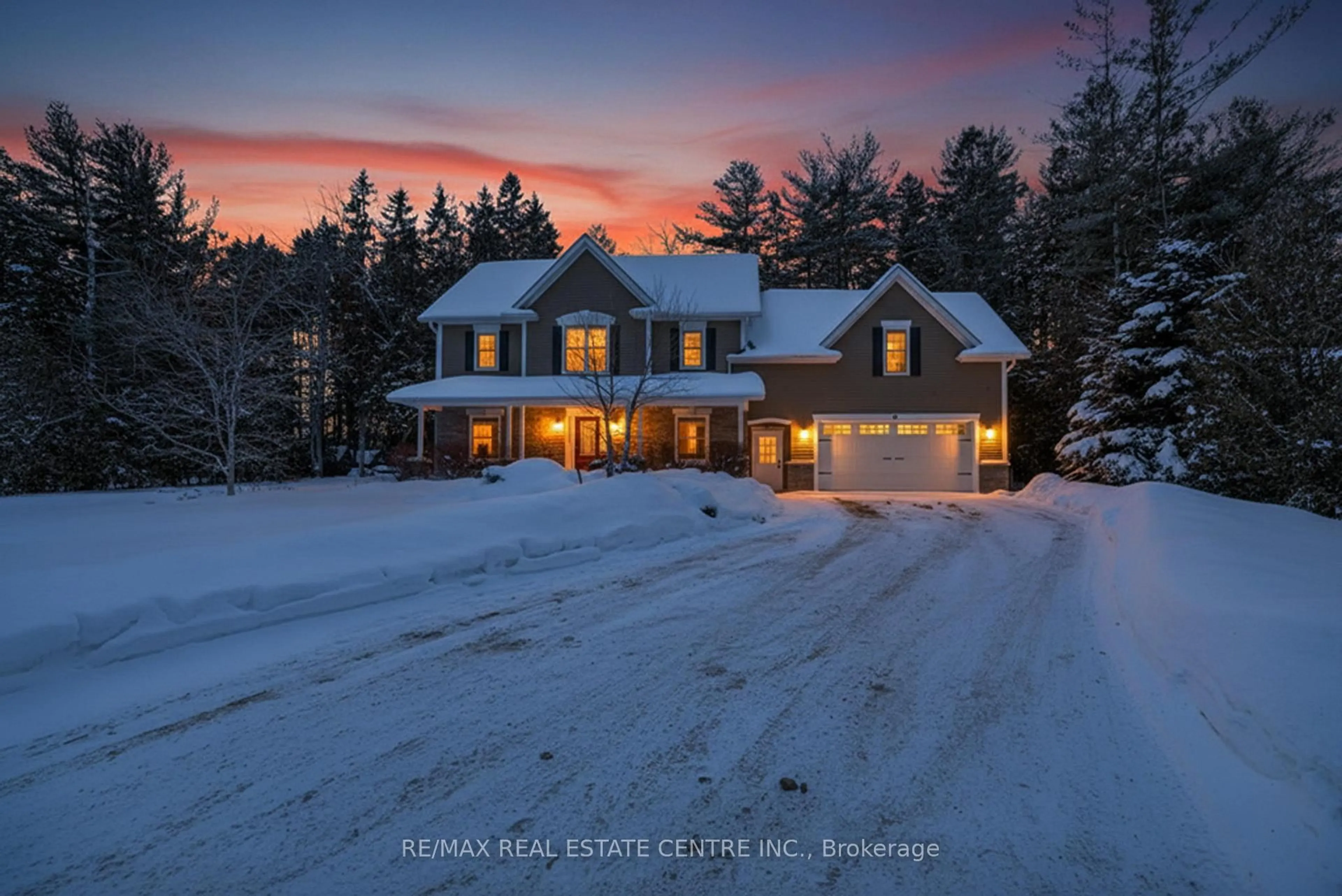A pic from outside/outdoor area/front of a property/back of a property/a pic from drone, street for 19 Golden Rd, Mono Ontario L9W 6X8