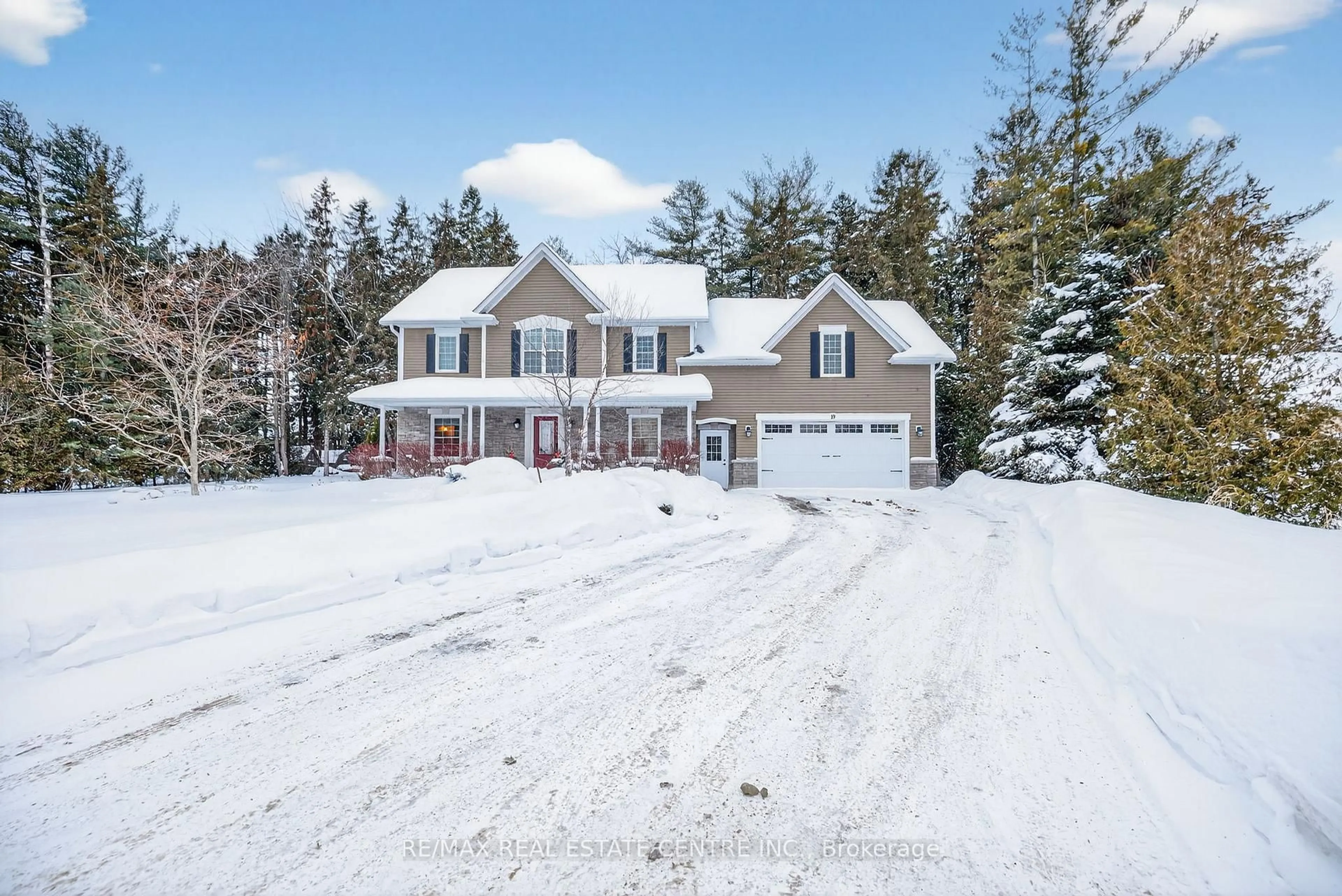 A pic from outside/outdoor area/front of a property/back of a property/a pic from drone, street for 19 Golden Rd, Mono Ontario L9W 6X8