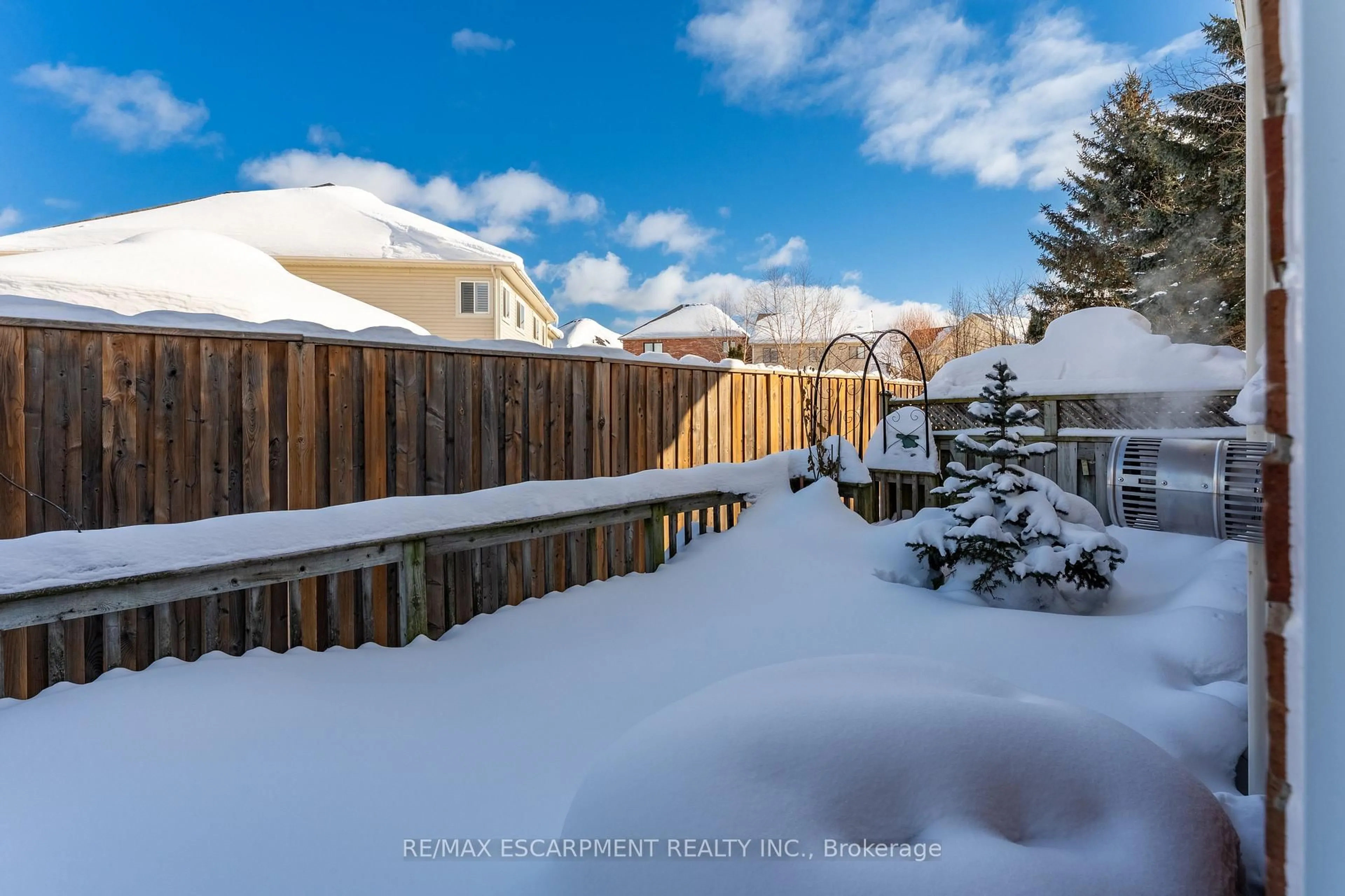 Patio, street for 222 Fellowes Cres #29, Hamilton Ontario L8B 0R1