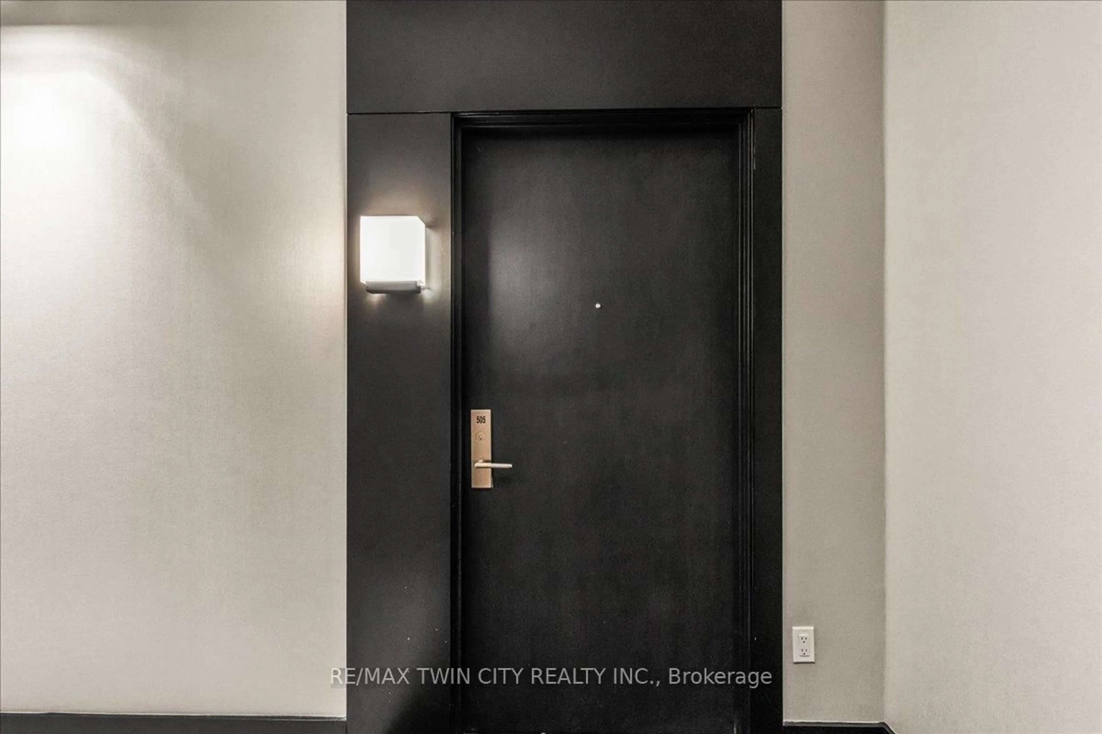 Indoor entryway for 55 Duke St #505, Kitchener Ontario N2H 0C9