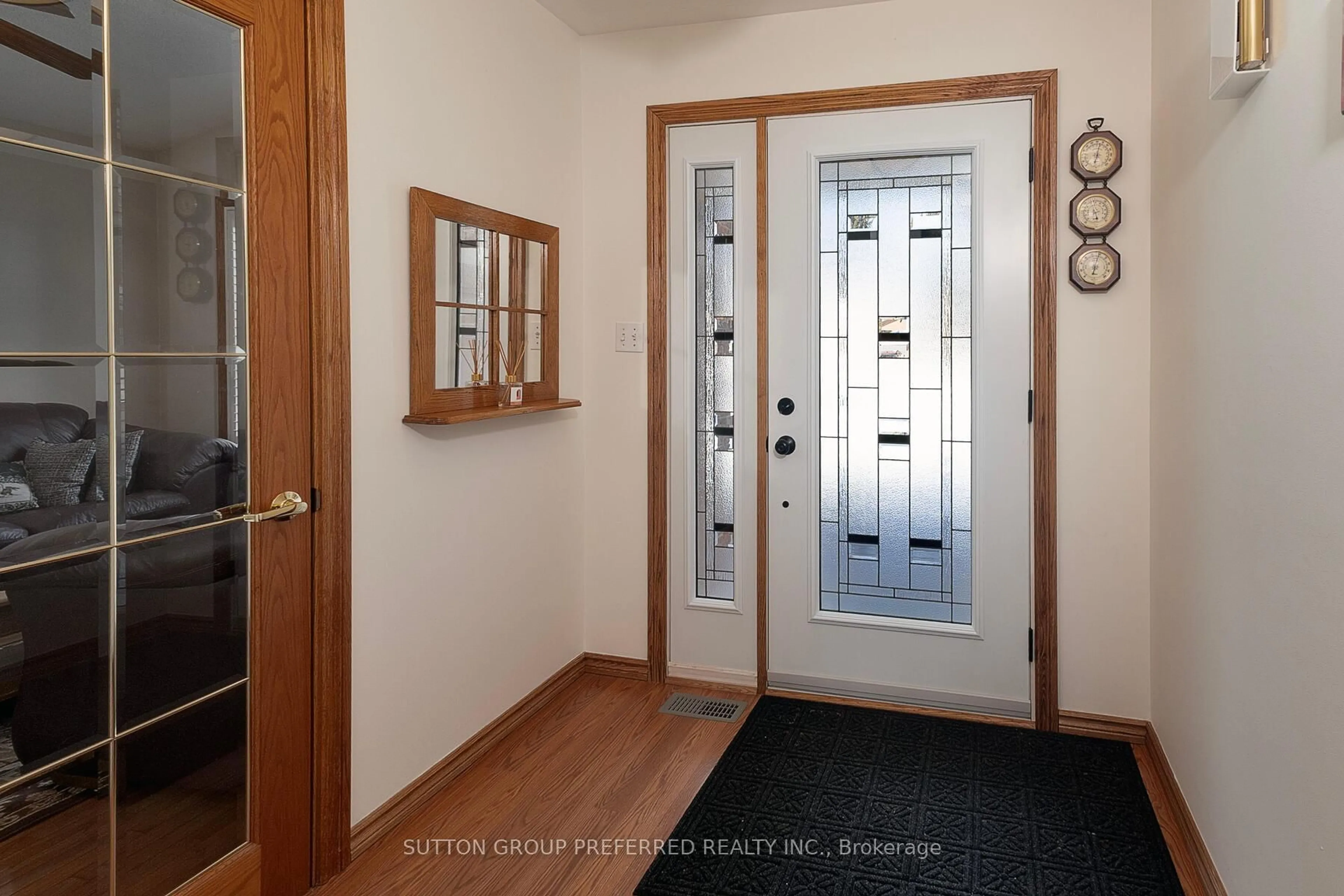 Indoor entryway for 111 Hemlock Rd, Ingersoll Ontario N5C 3Z4