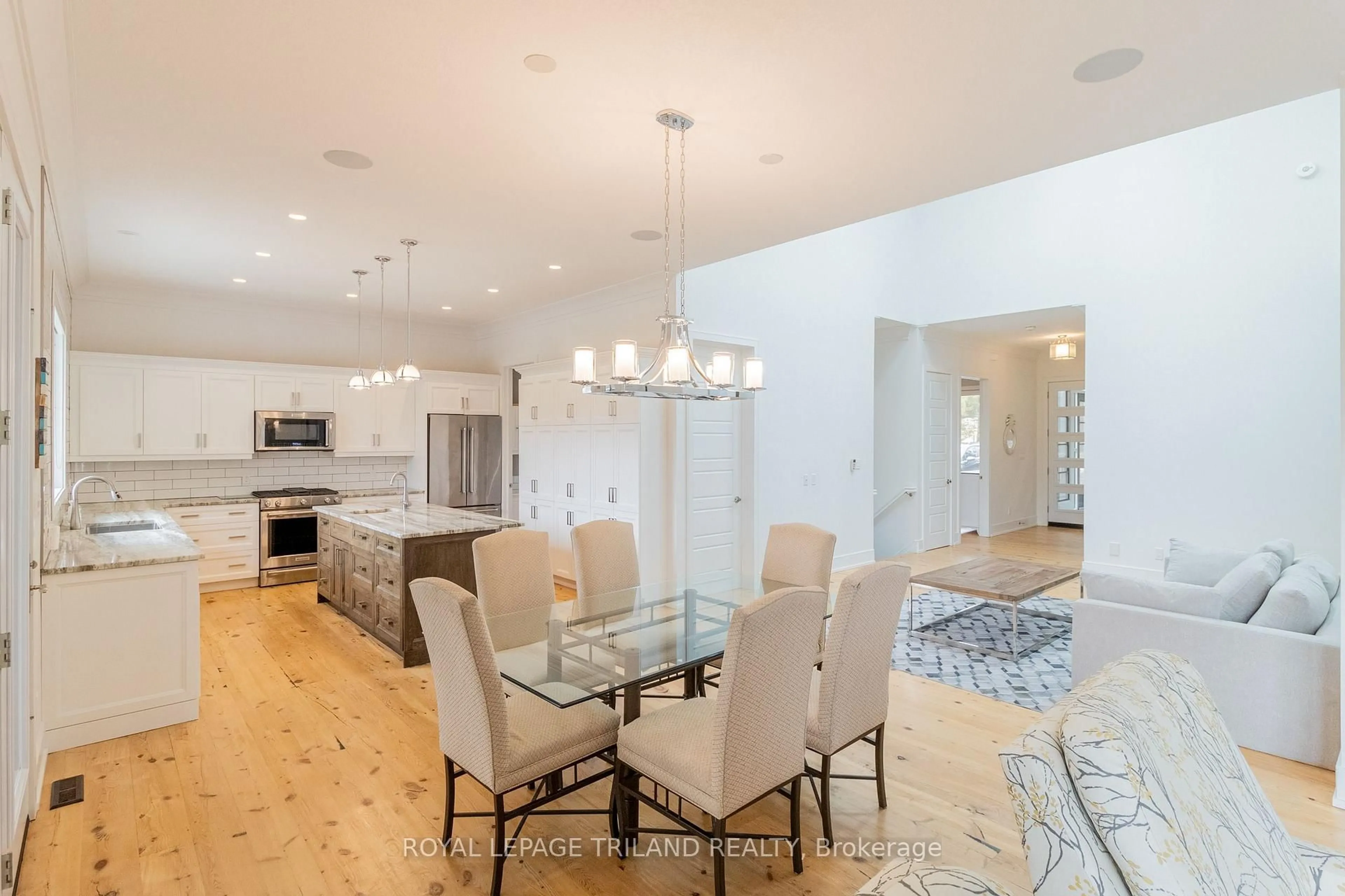 Open concept kitchen, unknown for 10099 Jennison Cres, Lambton Shores Ontario N0M 1T0