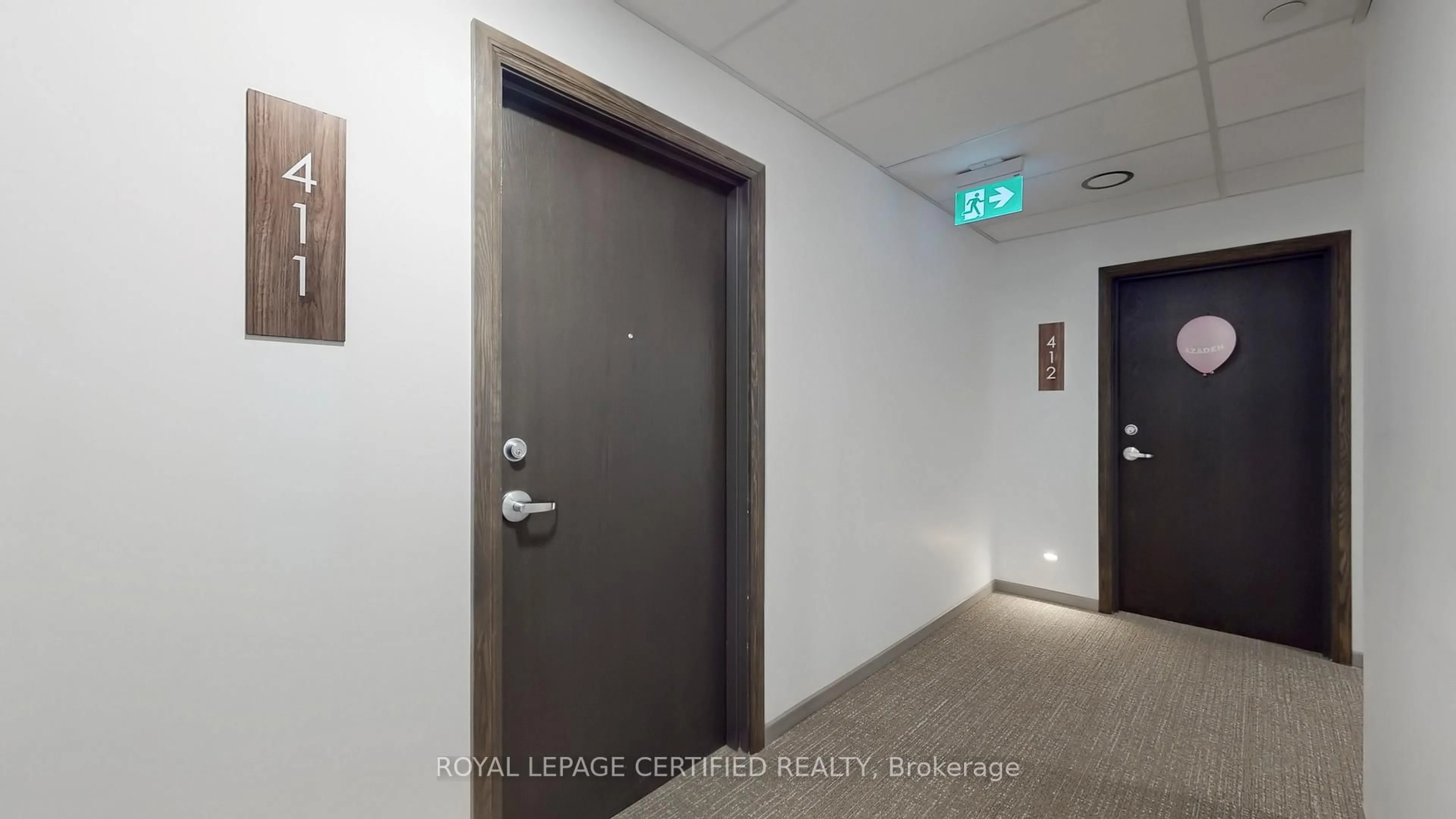 Indoor foyer for 332 Gosling Gdns #411, Guelph Ontario N1L 1G7