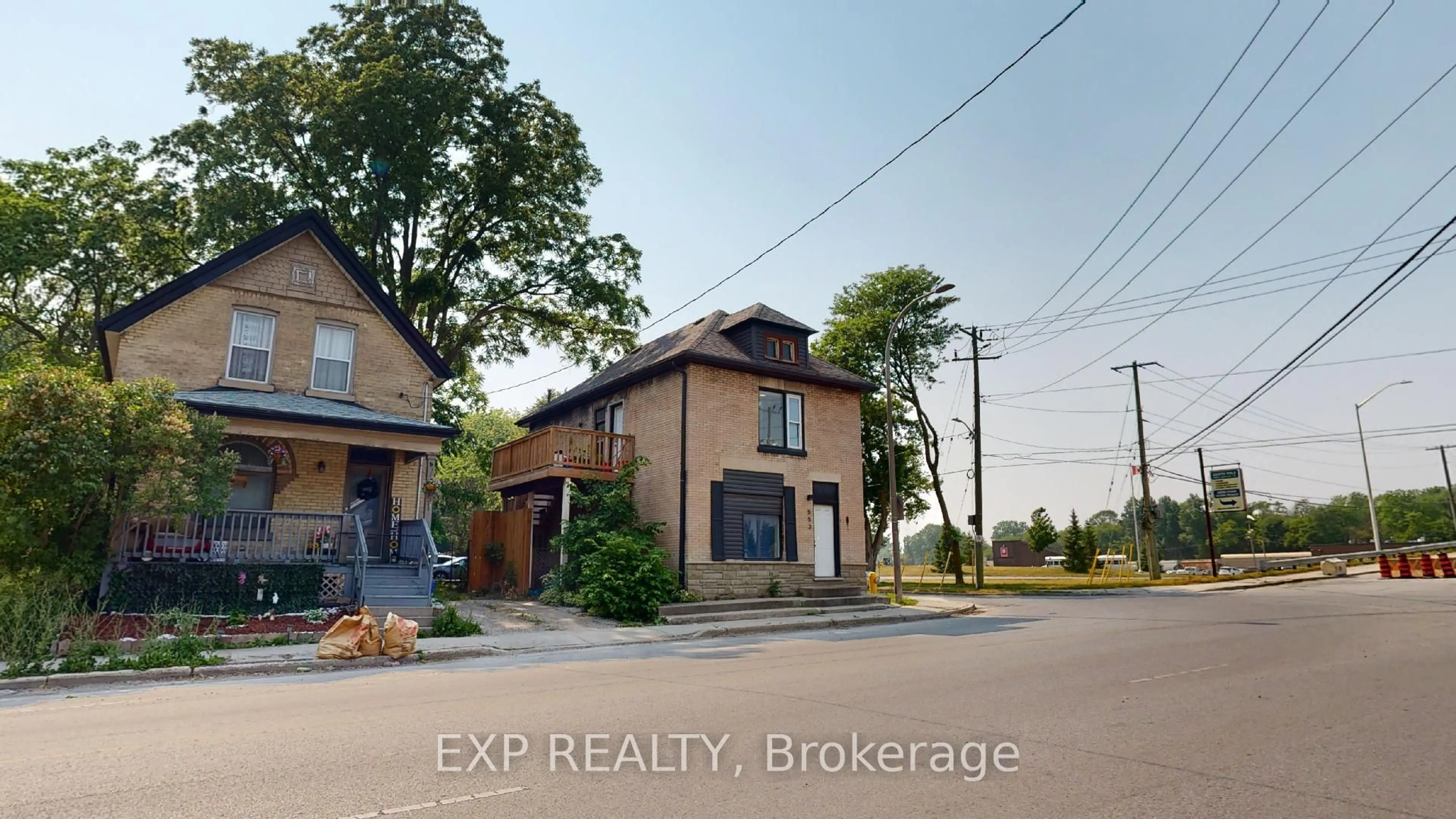 A pic from outside/outdoor area/front of a property/back of a property/a pic from drone, street for 553 Quebec St, London East Ontario N5W 3Y9