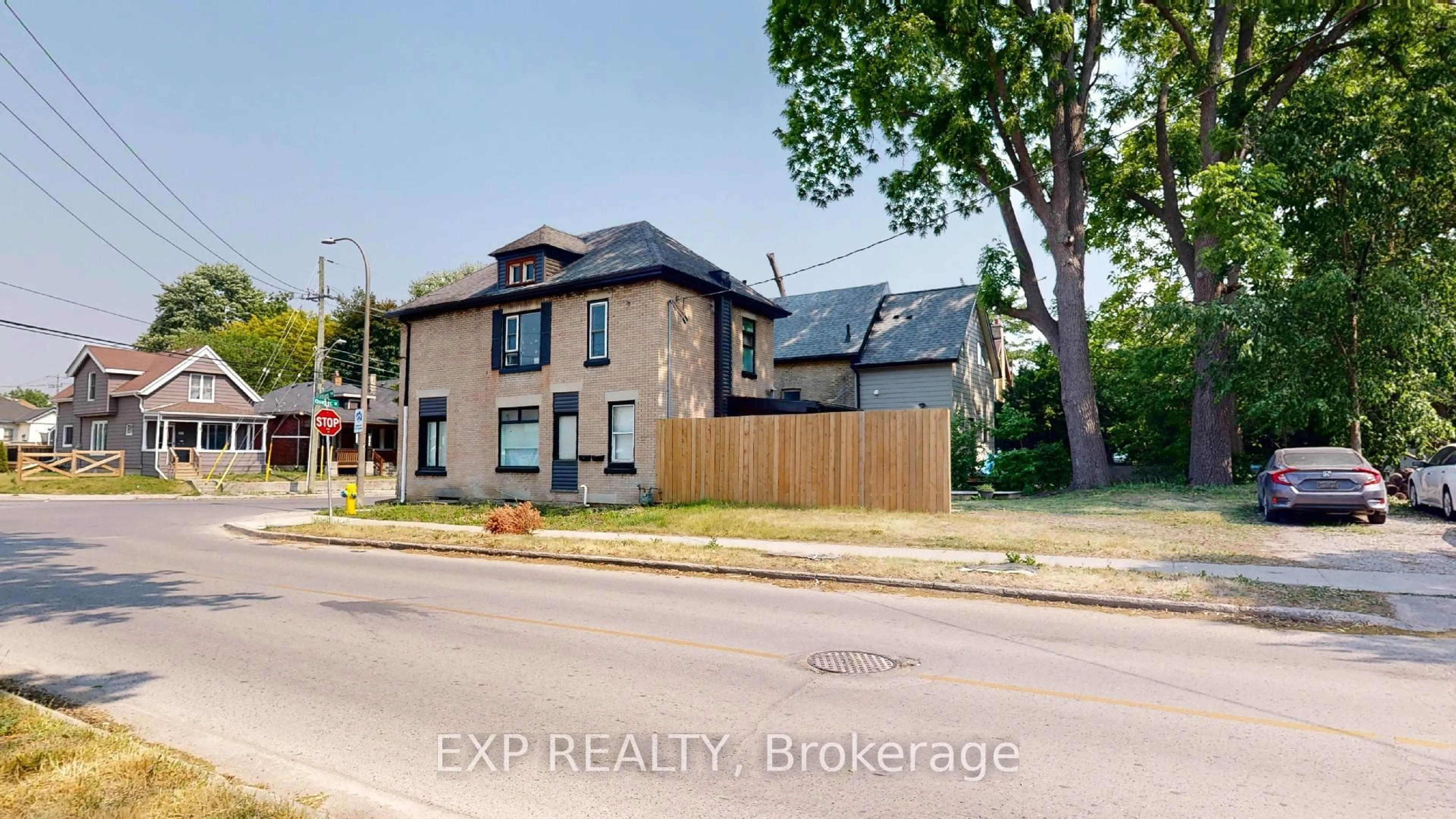 A pic from outside/outdoor area/front of a property/back of a property/a pic from drone, street for 553 Quebec St, London East Ontario N5W 3Y9