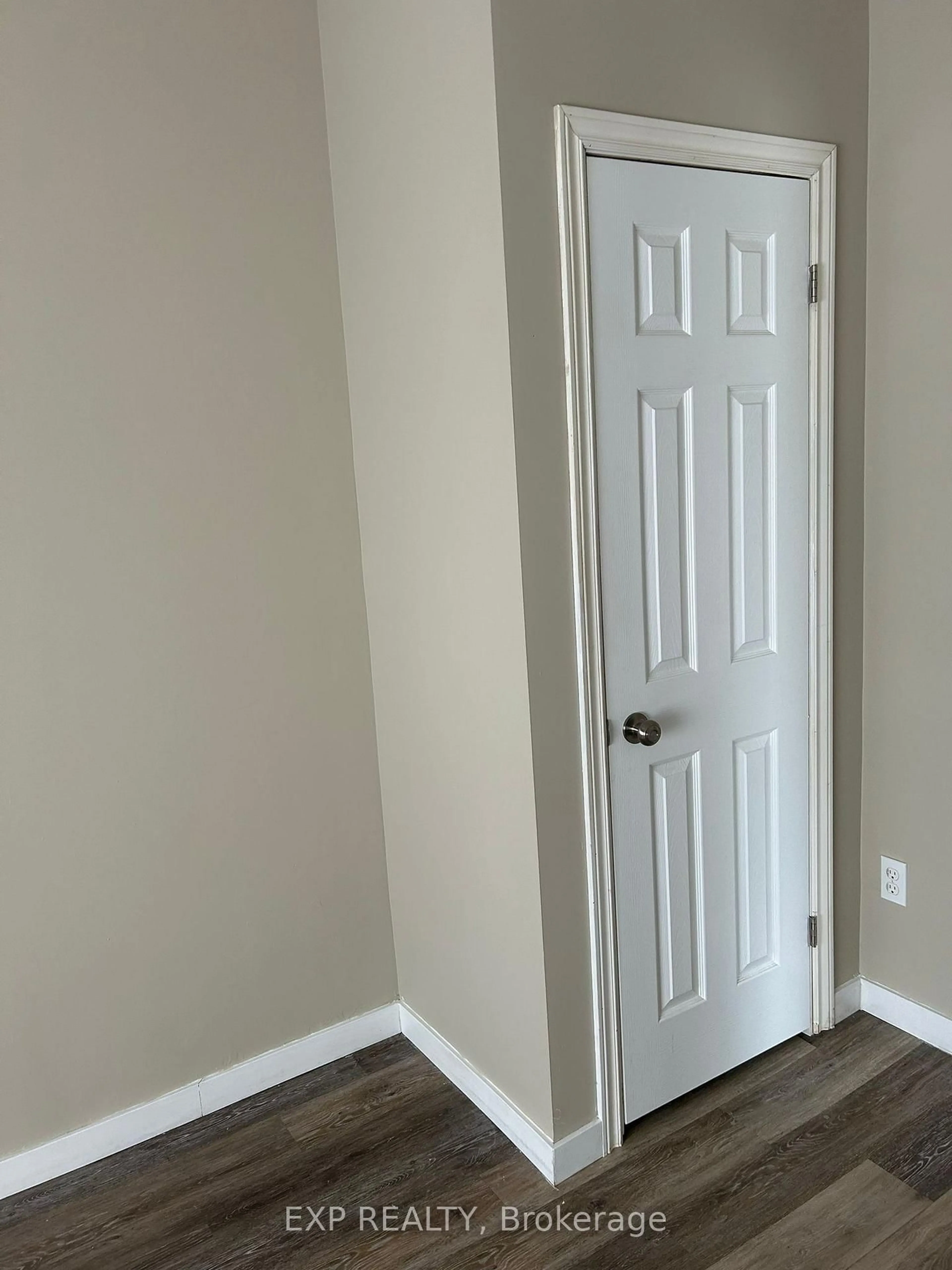 A pic of a room for 553 Quebec St, London East Ontario N5W 3Y9
