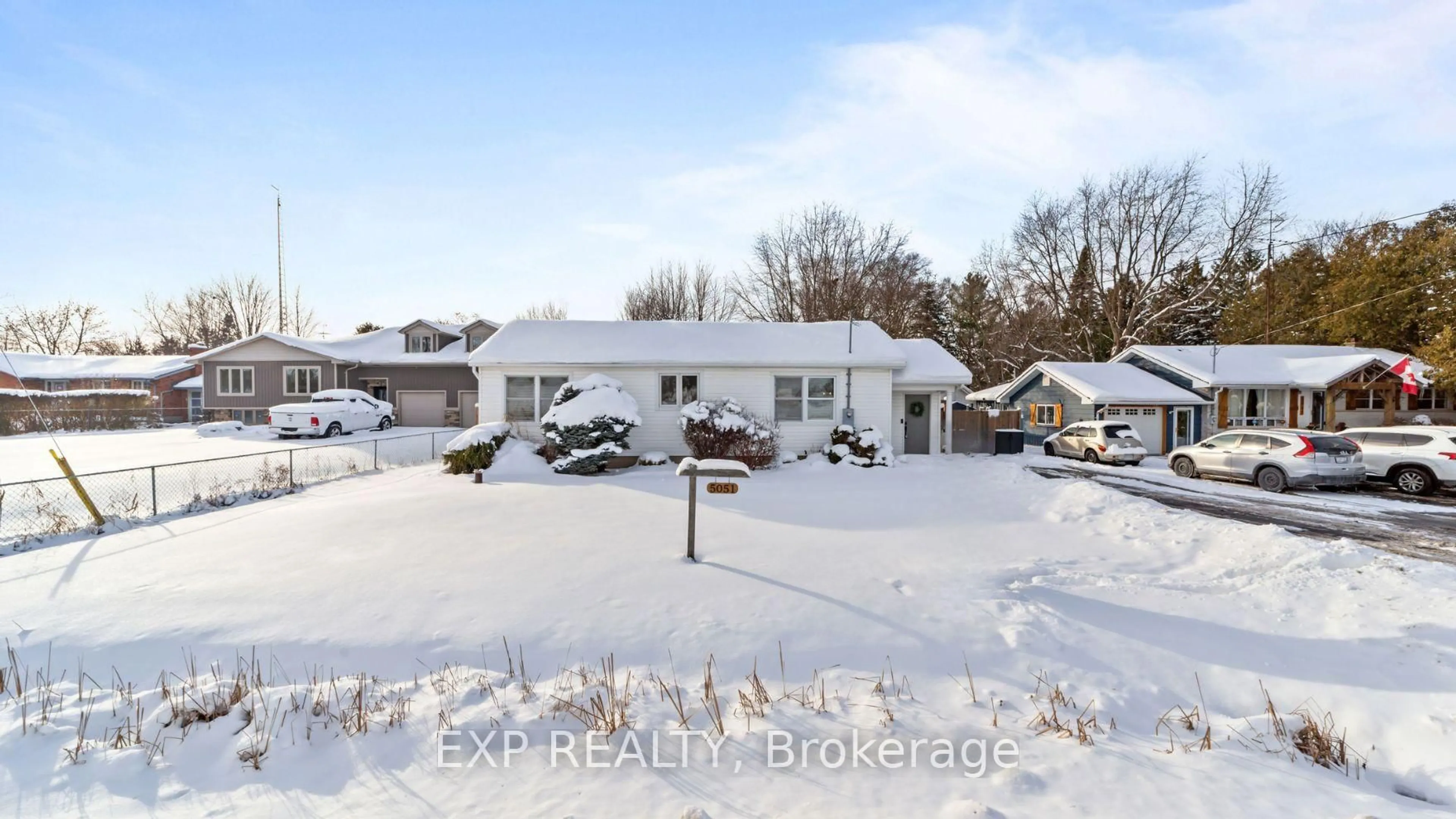 A pic from outside/outdoor area/front of a property/back of a property/a pic from drone, street for 5051 WELLINGTON Rd, London South Ontario N6E 3X9