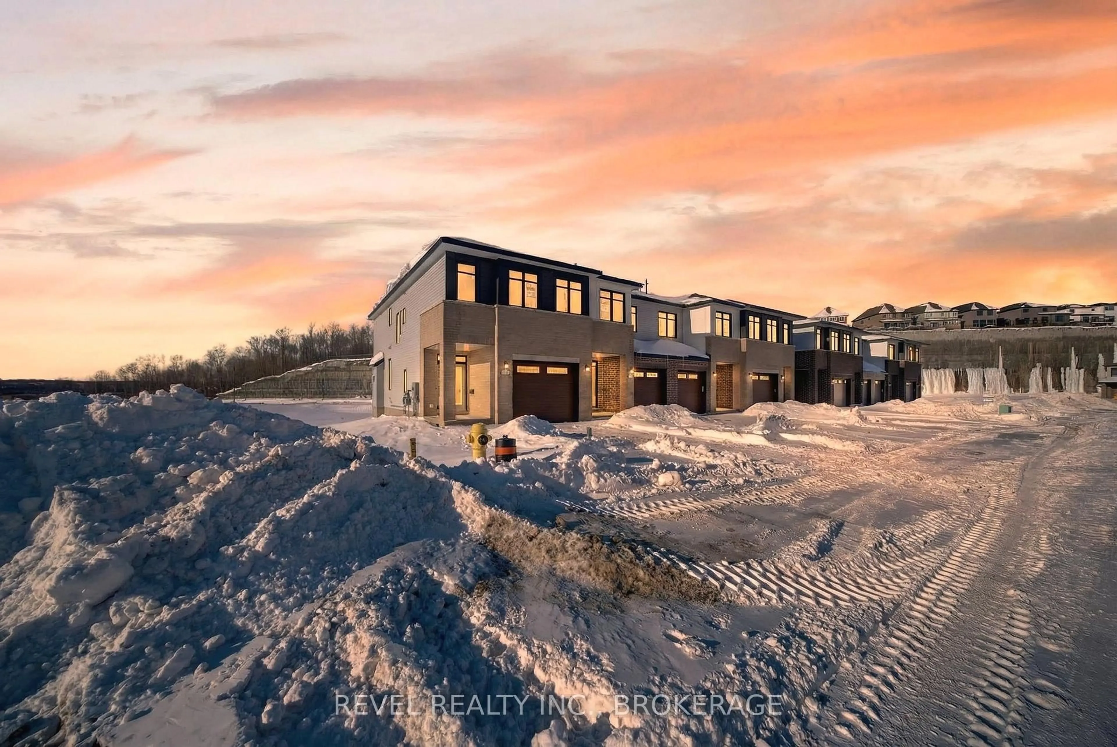 A pic from outside/outdoor area/front of a property/back of a property/a pic from drone, unknown for 322 Dockside Dr, Kingston Ontario K7K 0L6