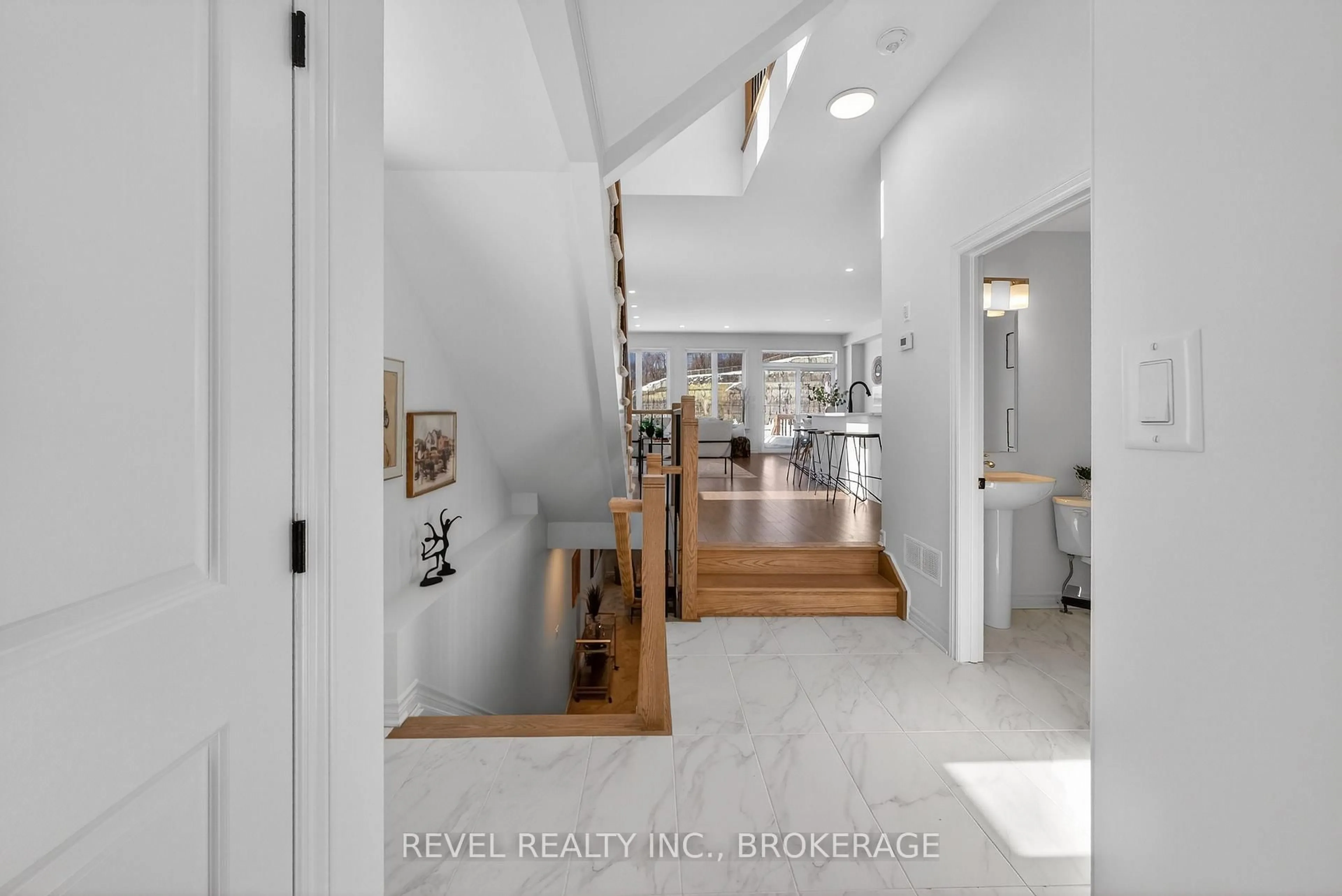 Indoor foyer for 322 Dockside Dr, Kingston Ontario K7K 0L6