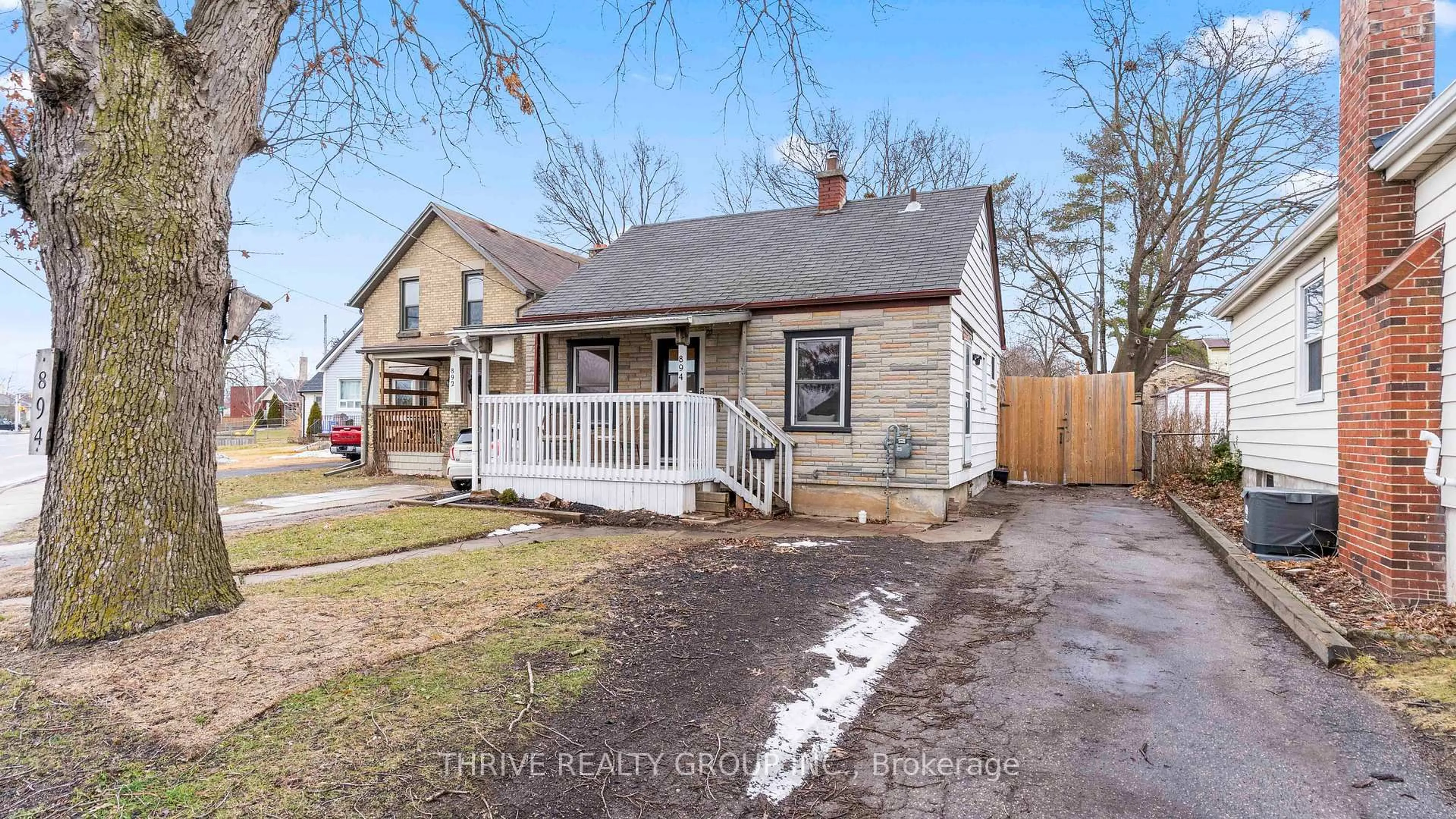 A pic from outside/outdoor area/front of a property/back of a property/a pic from drone, street for 894 Hamilton Rd, London East Ontario N5Z 1V9