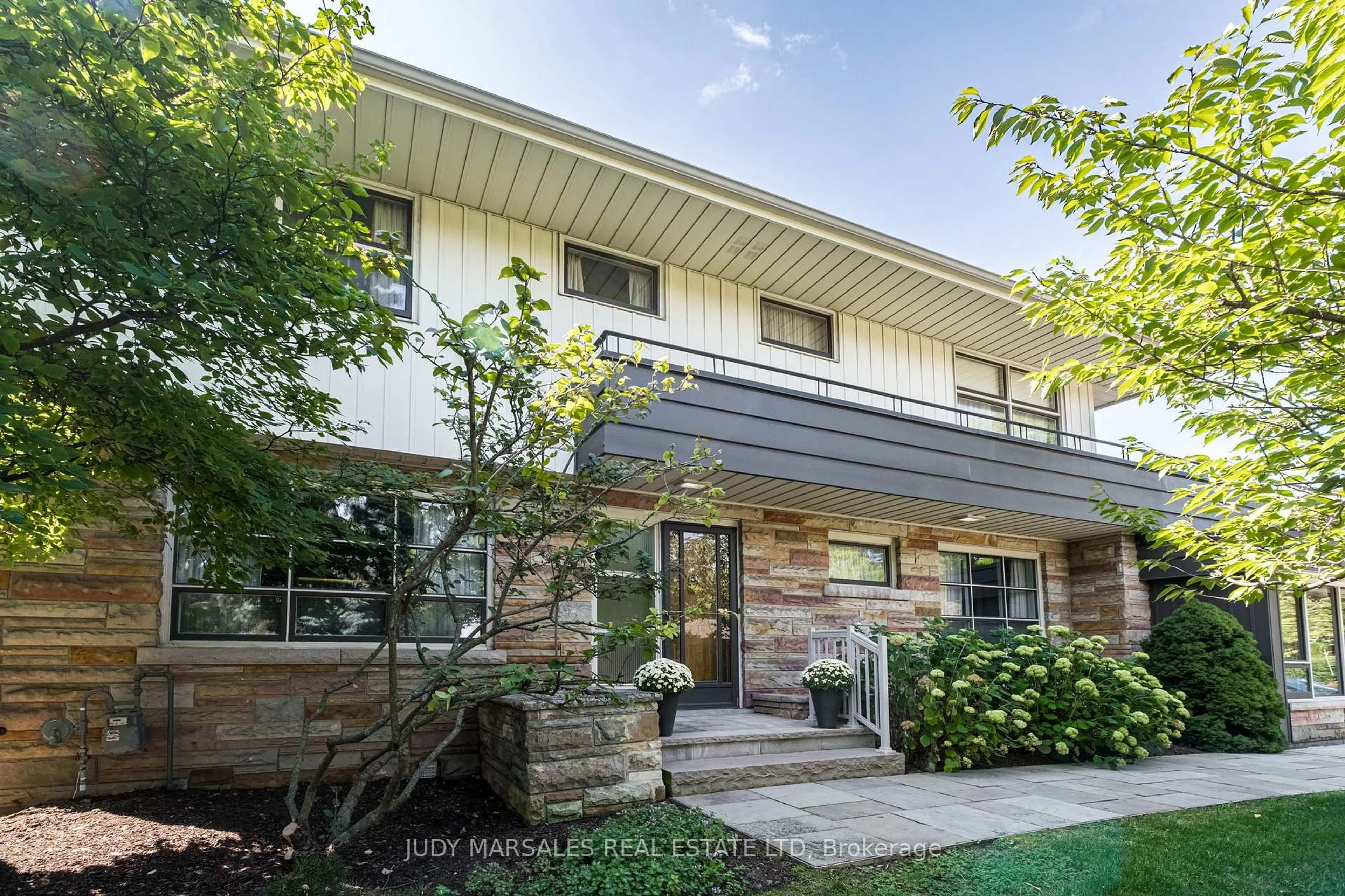 Home with brick exterior material, street for 6 Freeland Crt, Hamilton Ontario L8S 3R5