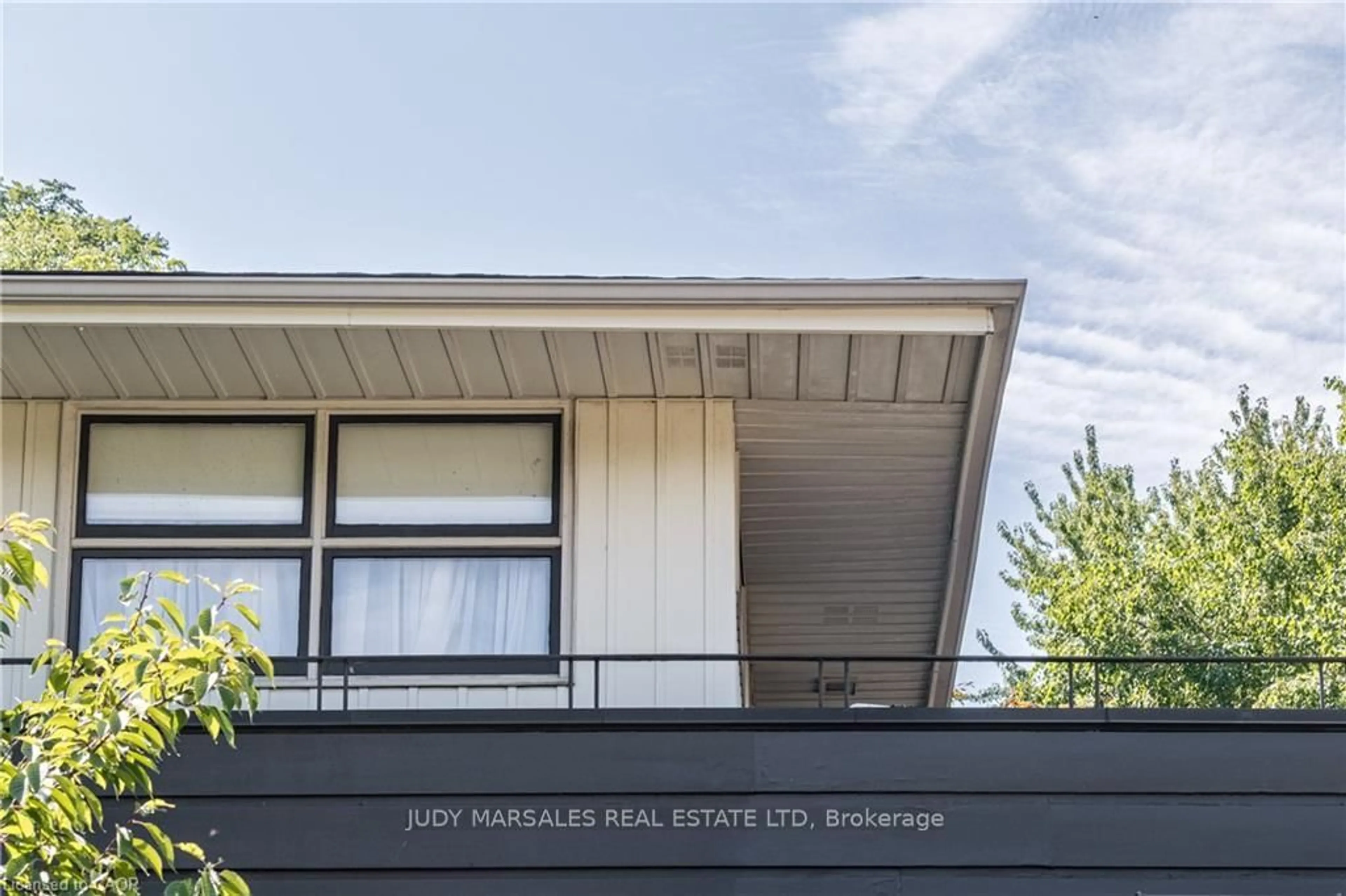 Home with vinyl exterior material, building for 6 Freeland Crt, Hamilton Ontario L8S 3R5