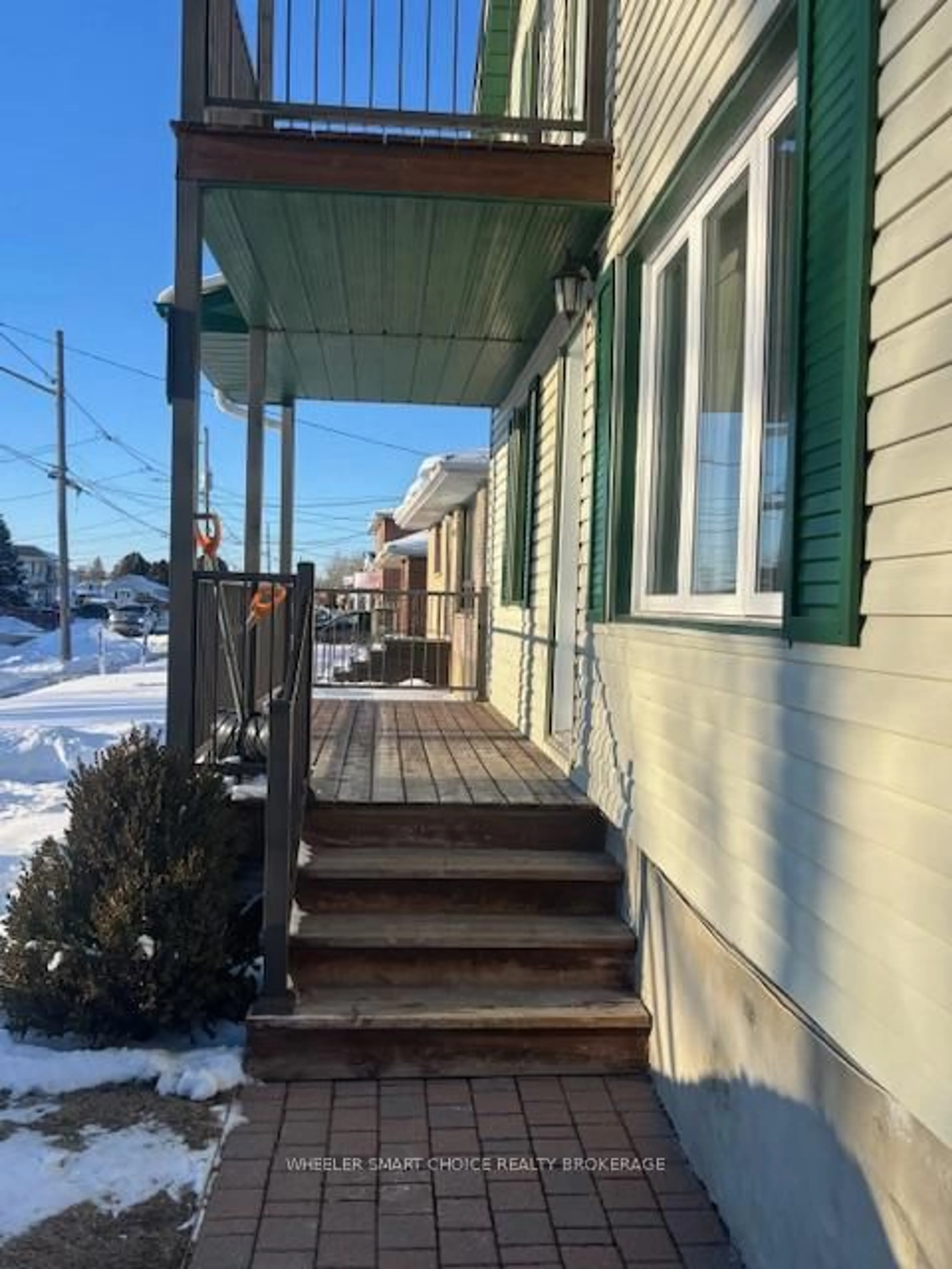 Unknown for 1001-1003 Grand Ave, Cornwall Ontario K6H 4T3