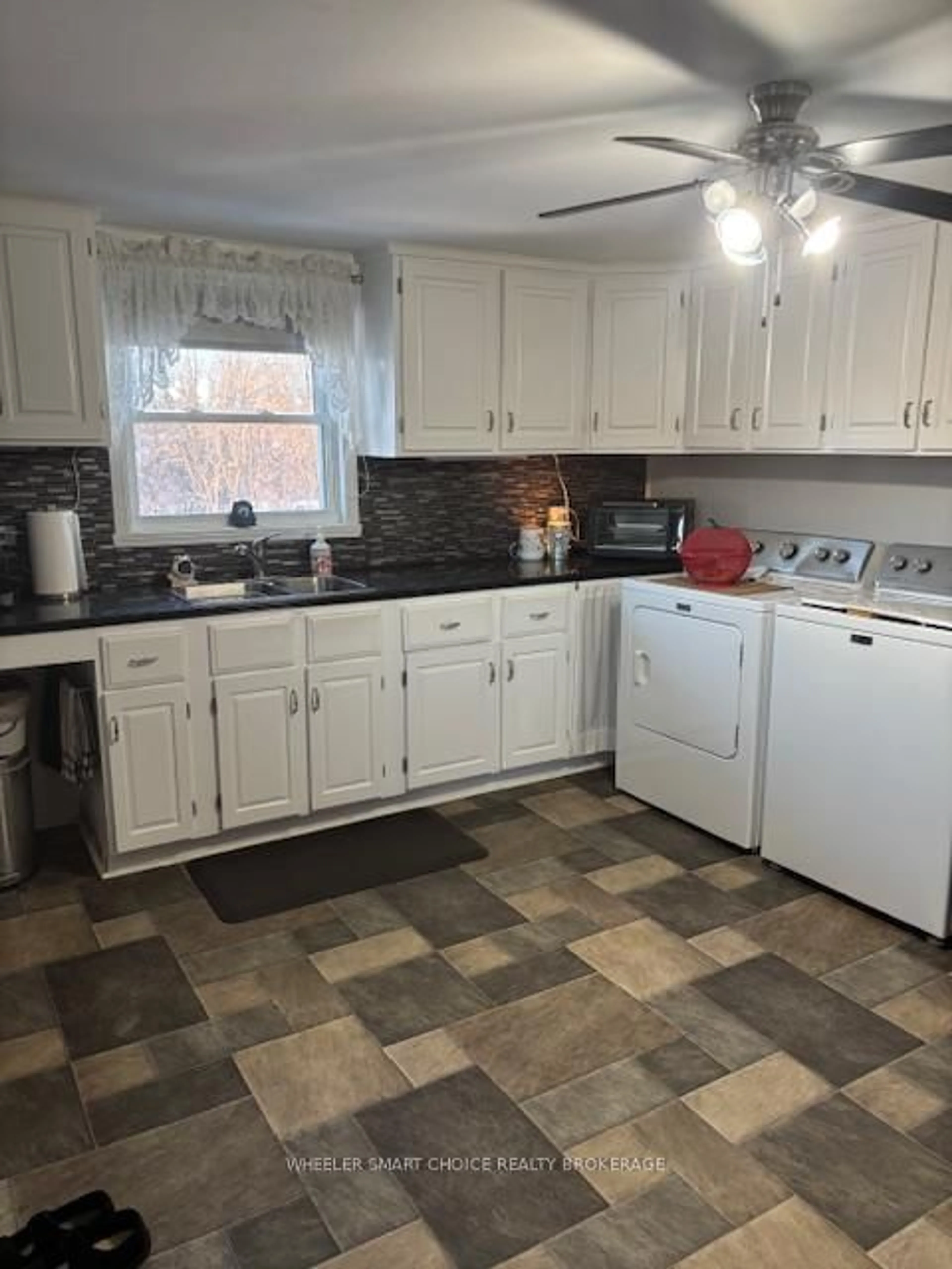 Standard kitchen, ceramic/tile floor for 1001-1003 Grand Ave, Cornwall Ontario K6H 4T3