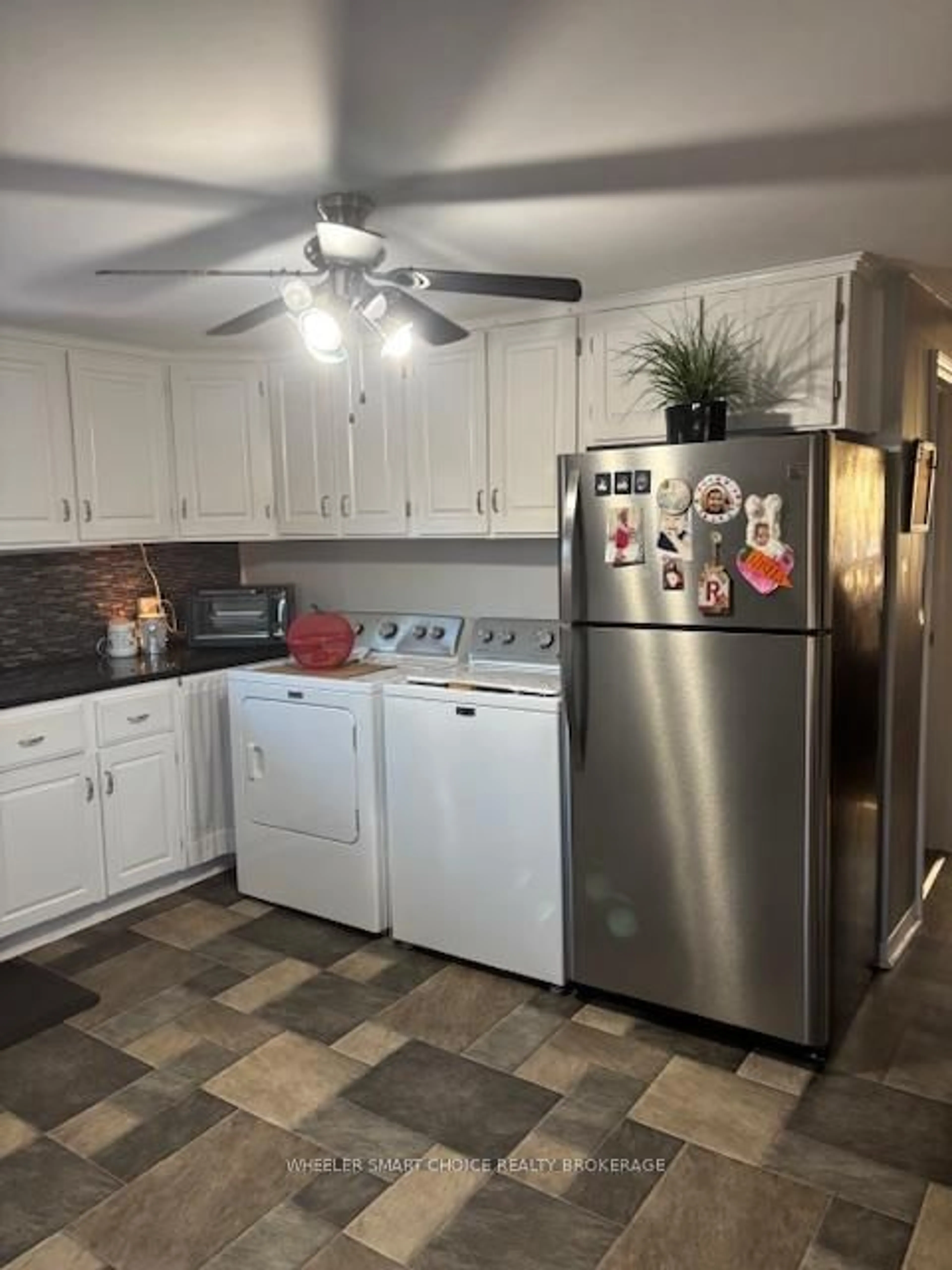 Unknown for 1001-1003 Grand Ave, Cornwall Ontario K6H 4T3