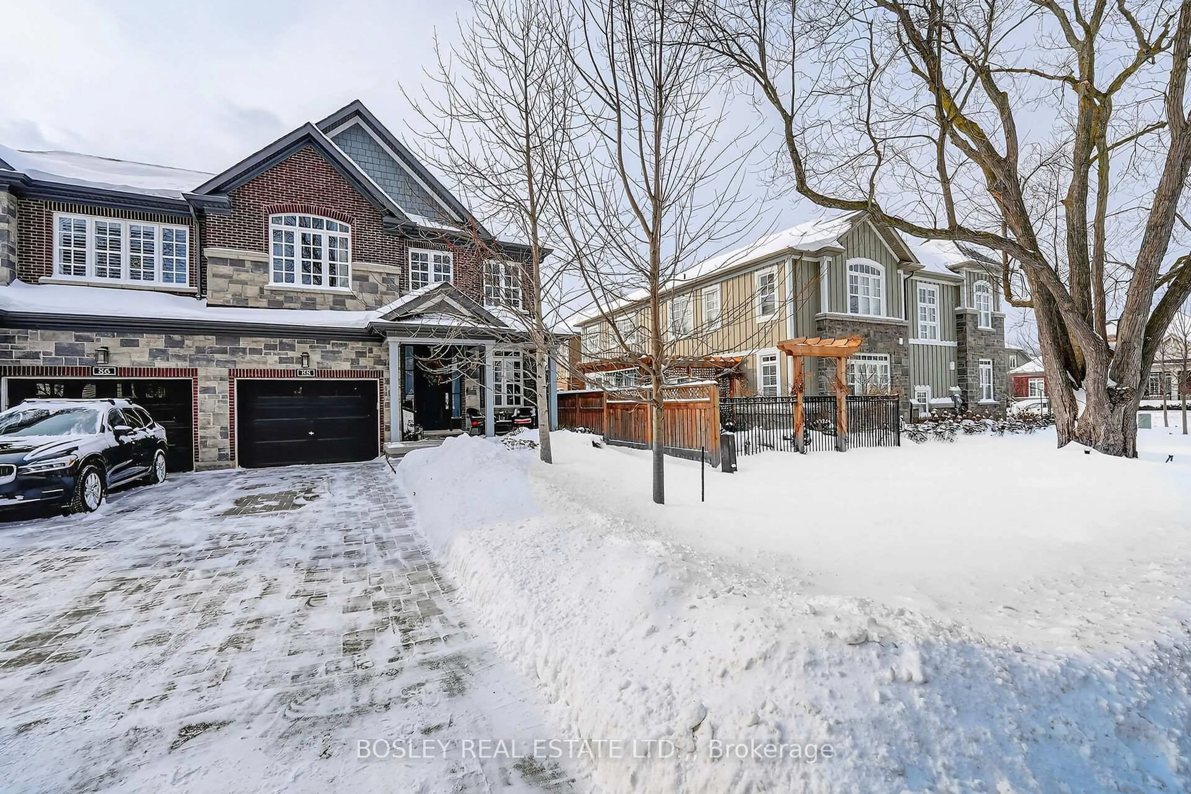 A pic from outside/outdoor area/front of a property/back of a property/a pic from drone, street for 88 John St, Niagara-on-the-Lake Ontario L0S 1J0