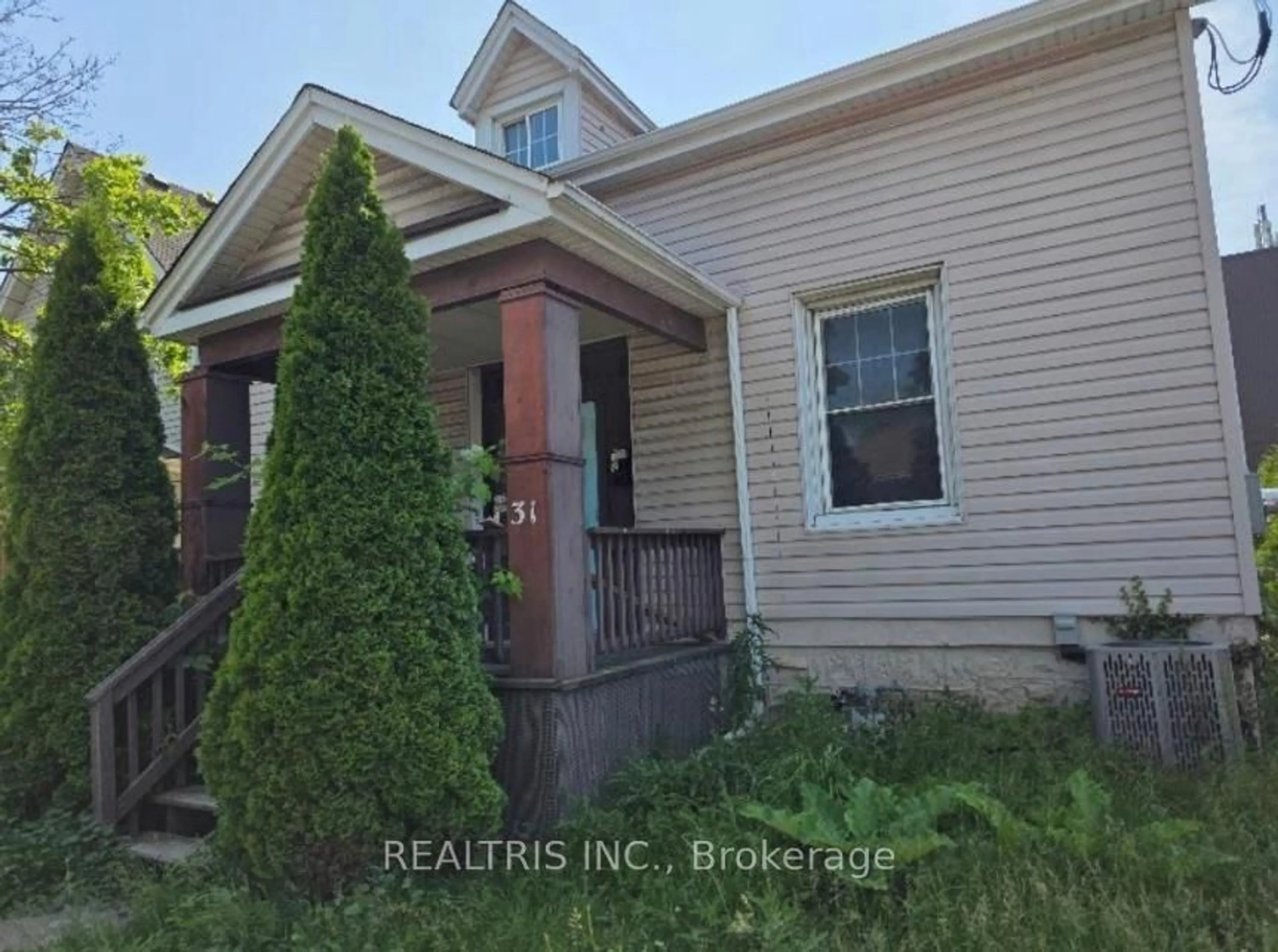 Home with brick exterior material, building for 31 Ormond St, Thorold Ontario L2V 1Y3