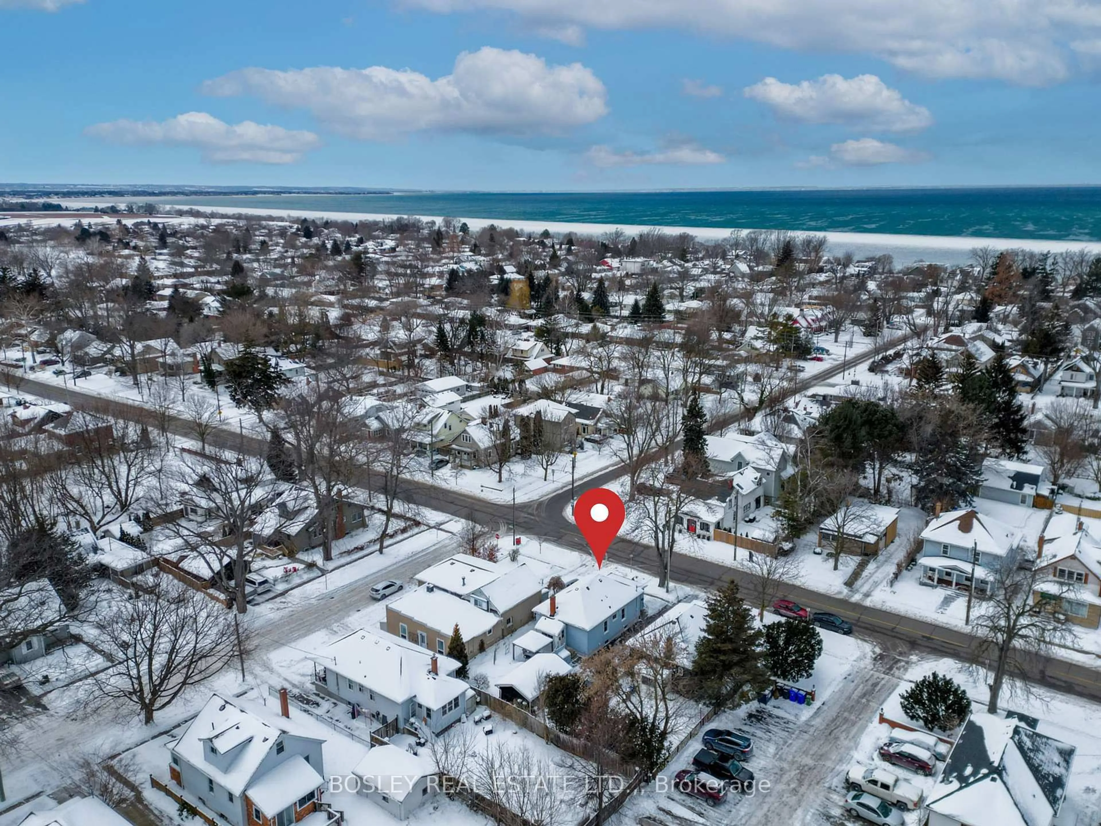 A pic from outside/outdoor area/front of a property/back of a property/a pic from drone, unknown for 167 Main St, St. Catharines Ontario L2N 4V6