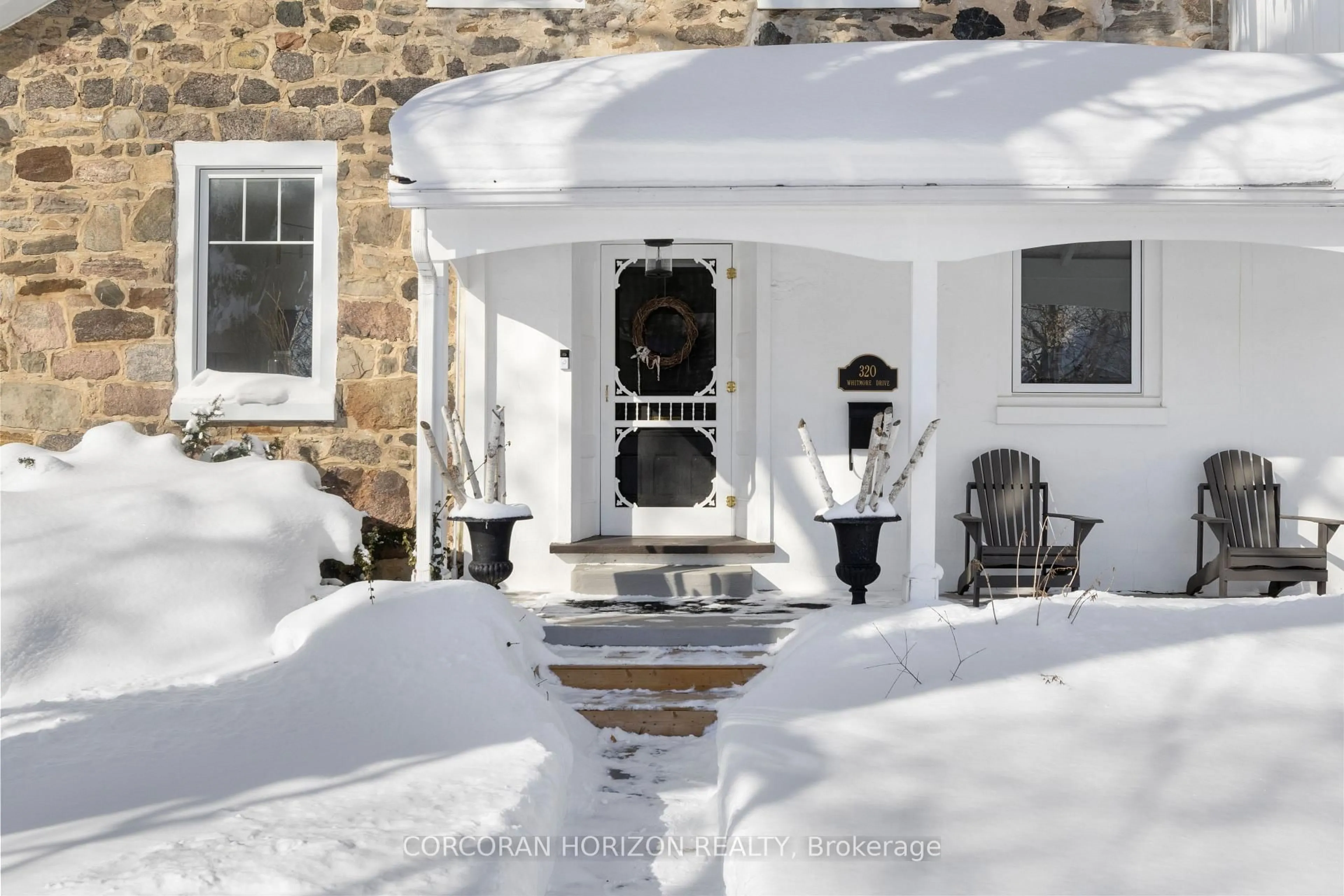 Patio, street for 320 Whitmore Dr, Waterloo Ontario N2K 1X4