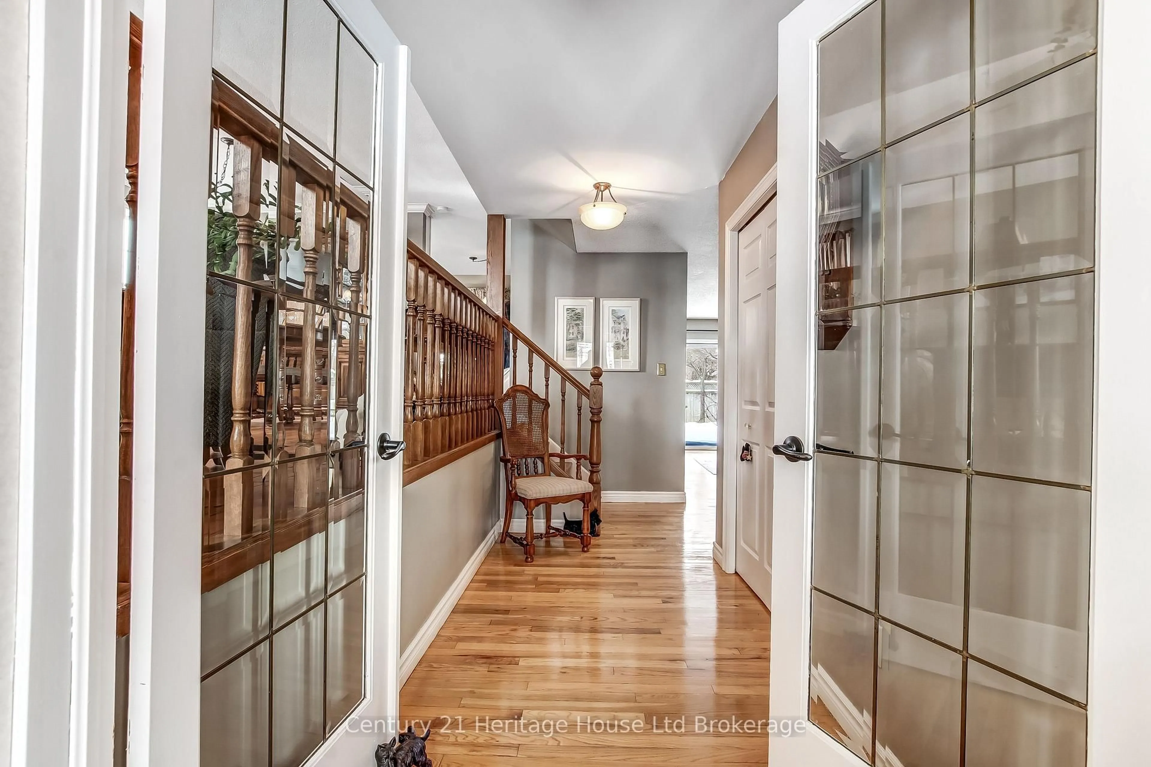 Indoor entryway for 11 John Davies Dr, Woodstock Ontario N4T 1M9