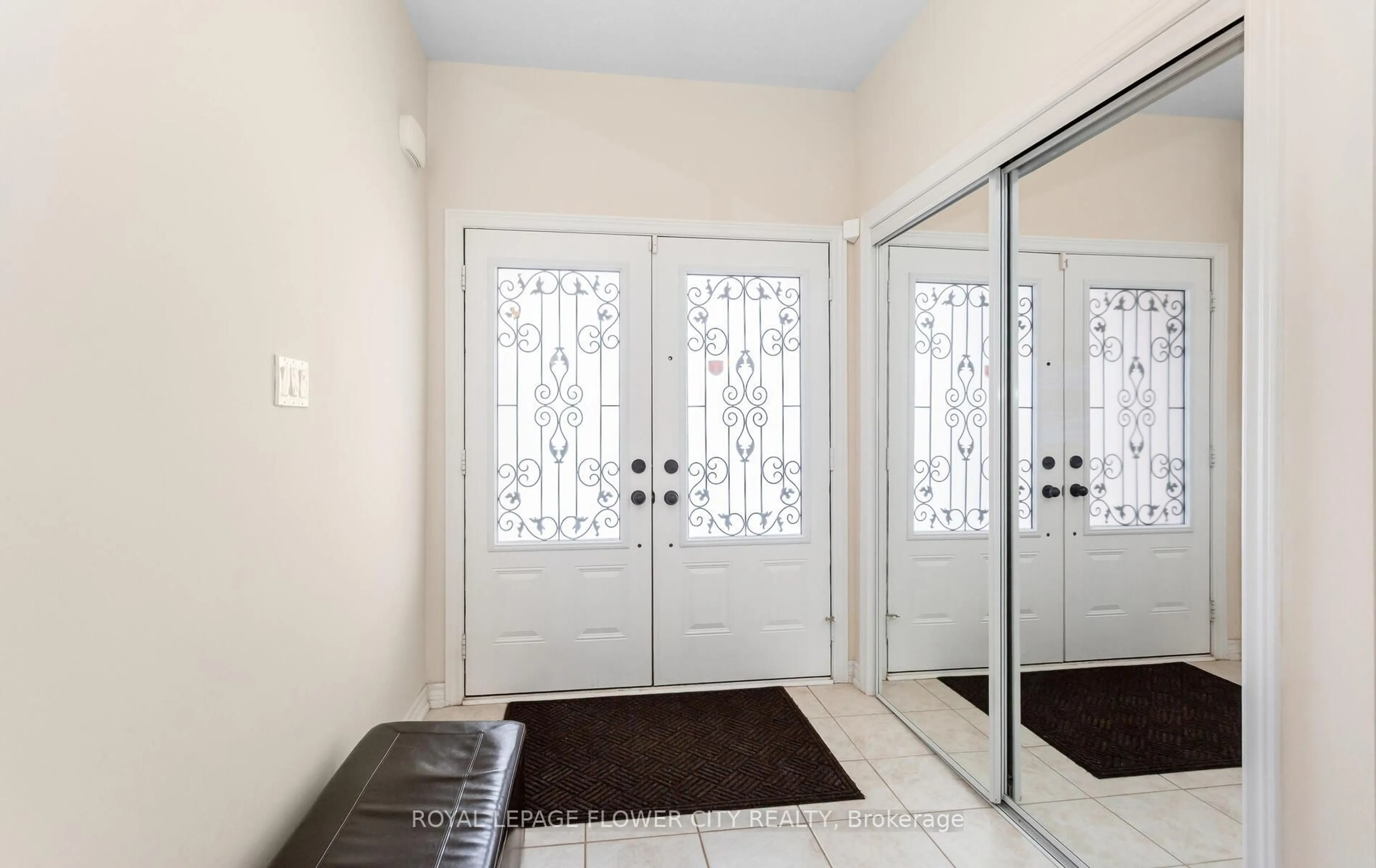 Indoor entryway for 513 Davis Dr, Shelburne Ontario L9V 2S3