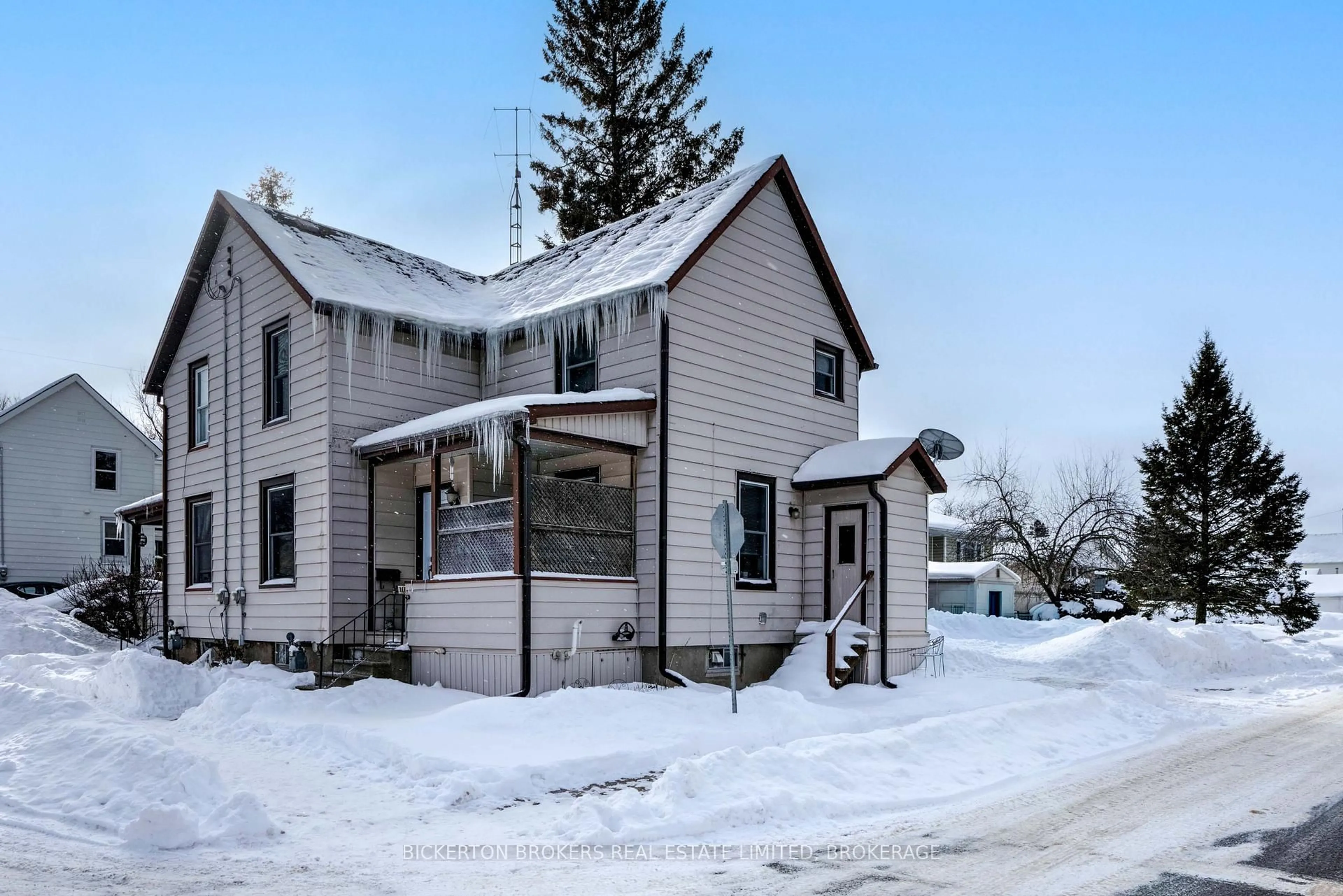 Unknown for 292 William St, Gananoque Ontario K7G 1S5