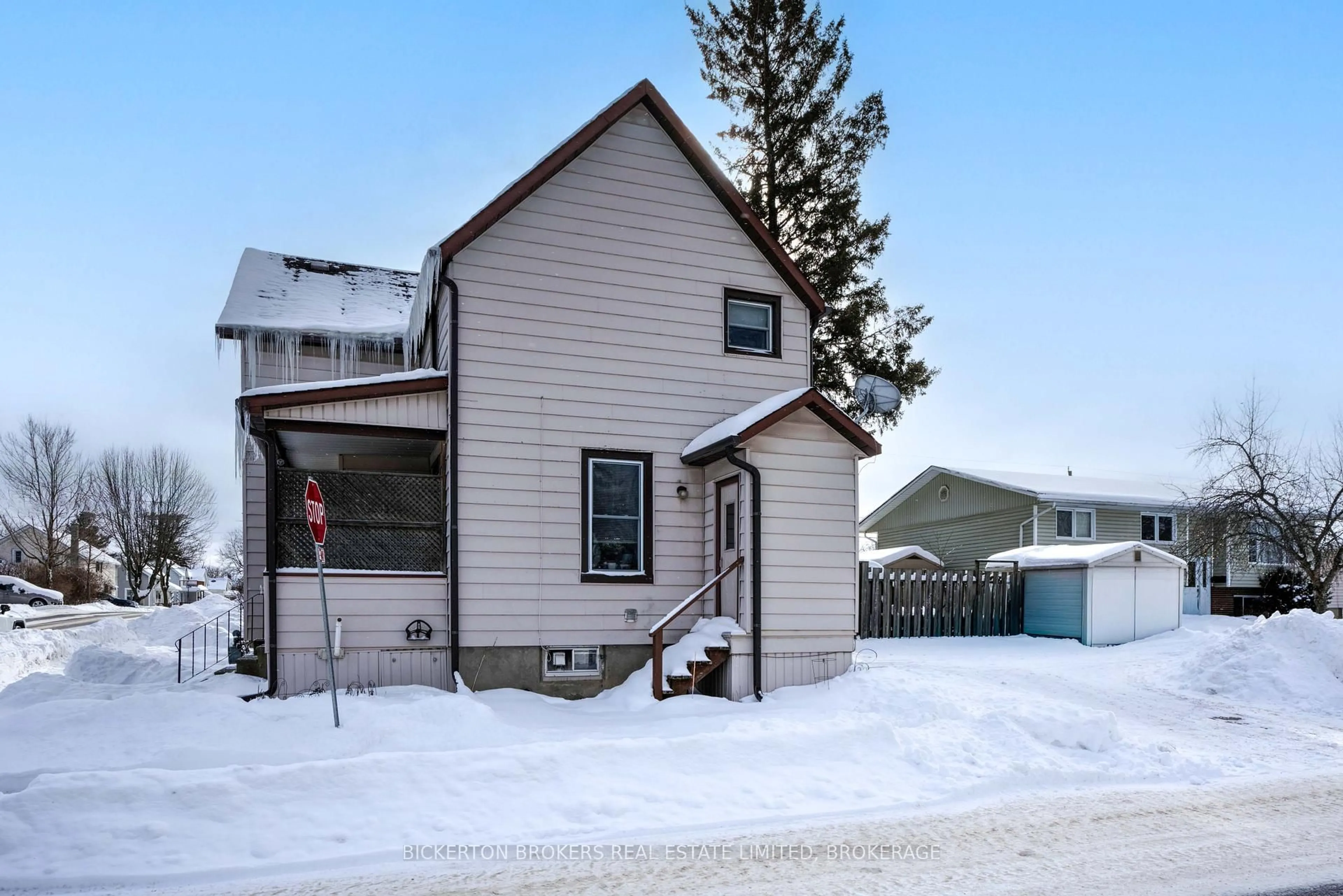 Unknown for 292 William St, Gananoque Ontario K7G 1S5