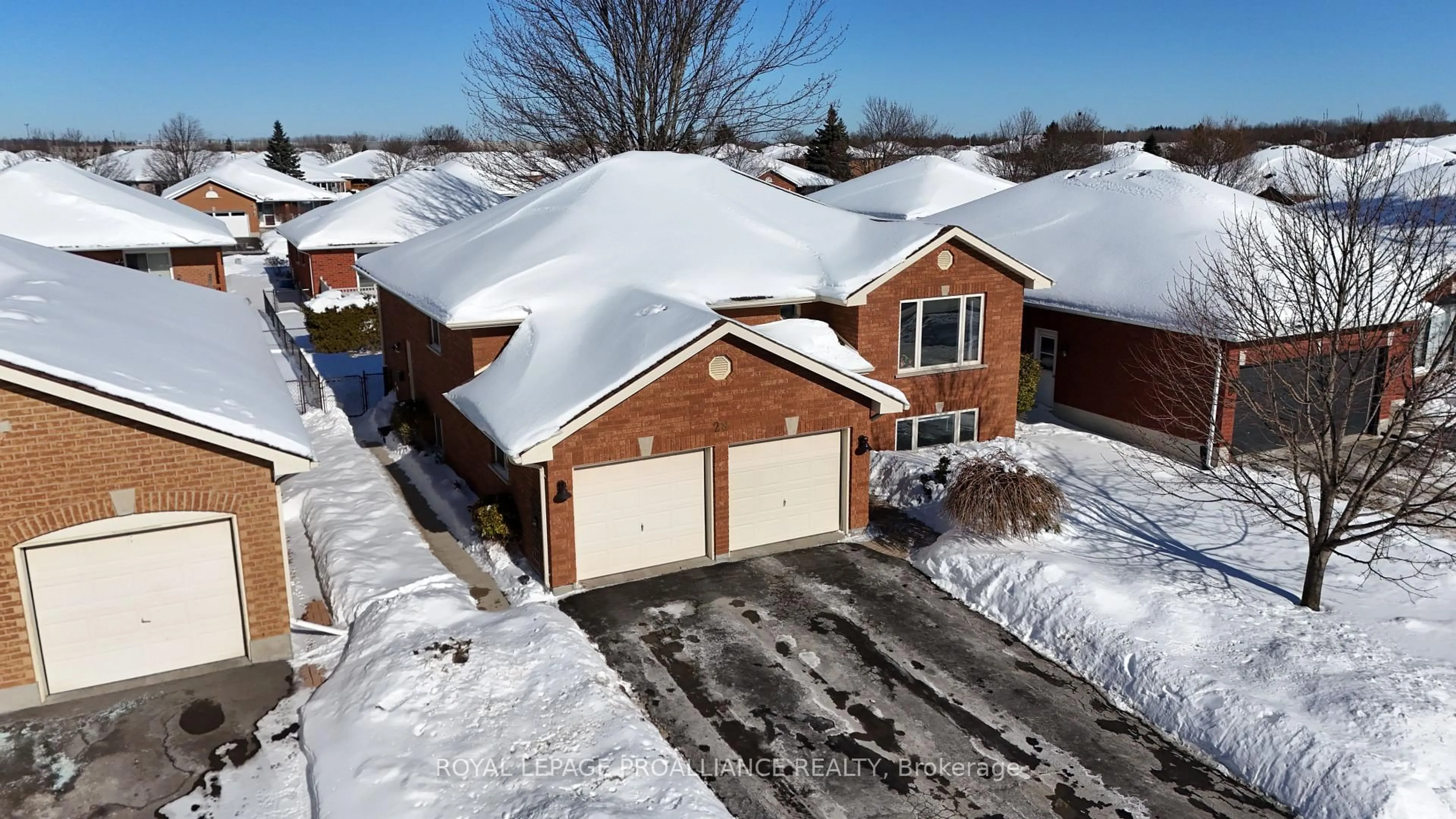 A pic from outside/outdoor area/front of a property/back of a property/a pic from drone, street for 28 Oak Ridge Blvd, Belleville Ontario K8N 5W1