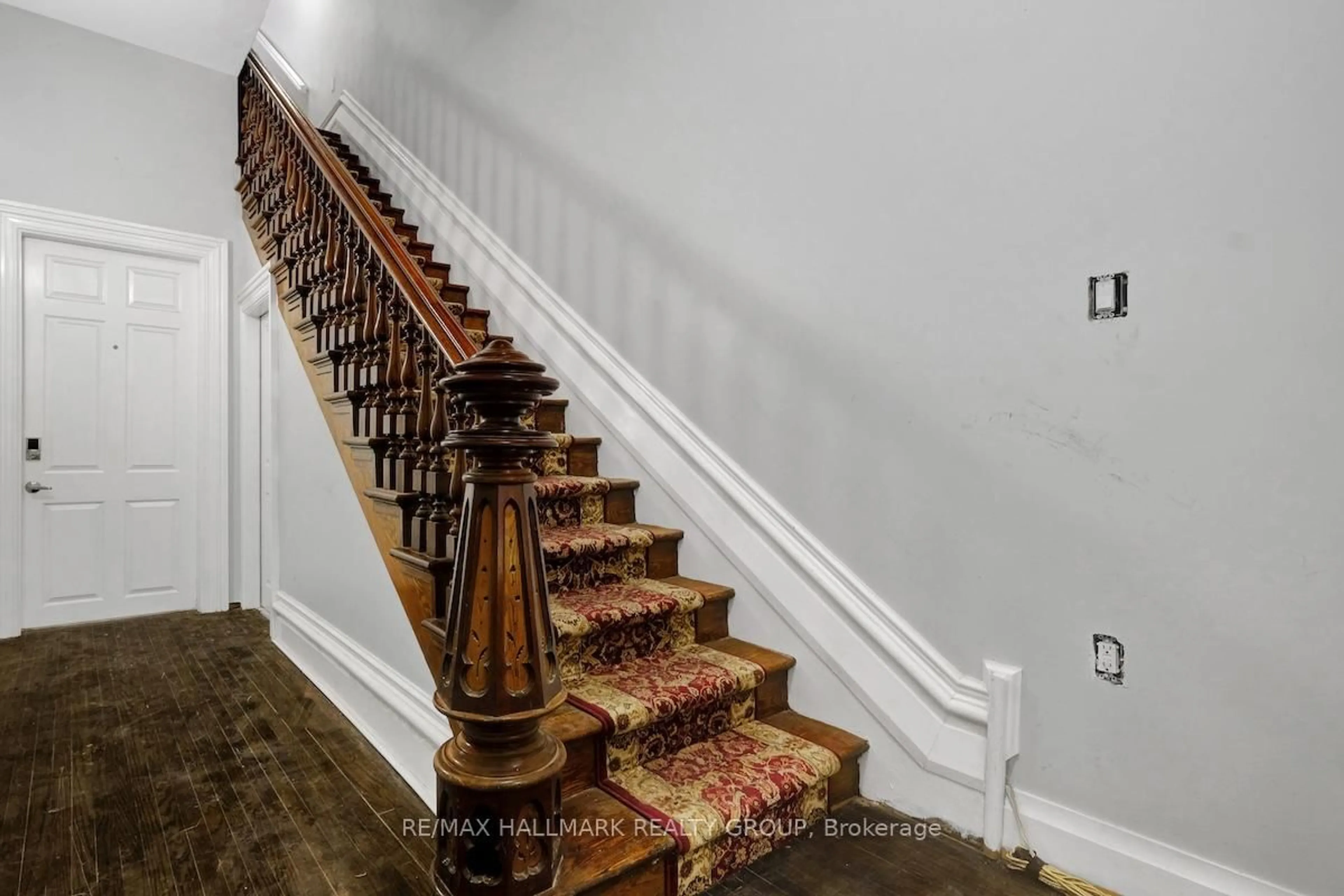 Stairs for 460 Wilbrod St, Ottawa Ontario K1N 6M8